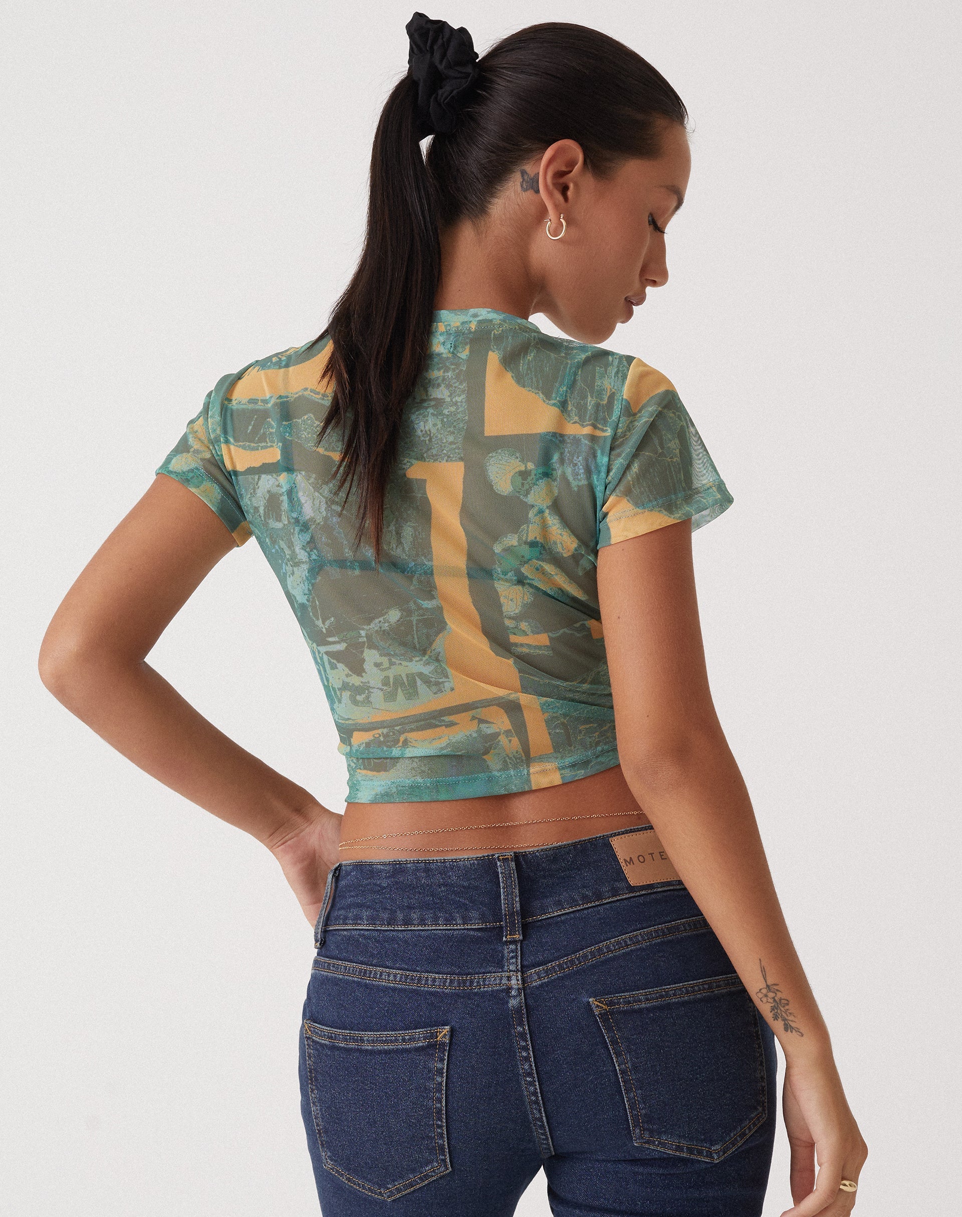 immagine di Motel x Olivia Neill Zora Top in Collage Floral Shadow Green