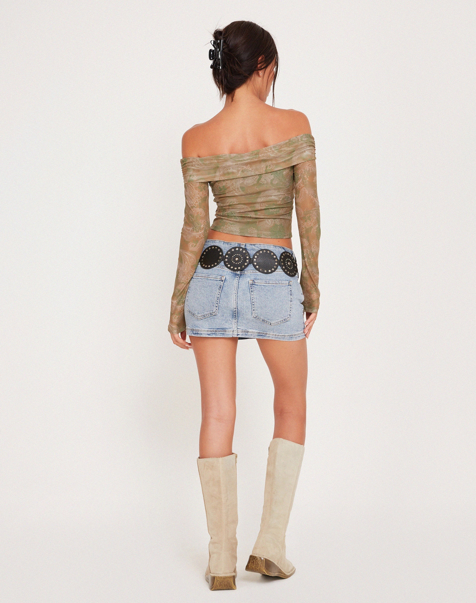 Immagine di Nagini Top Bardot a manica lunga in verde paisley tonale