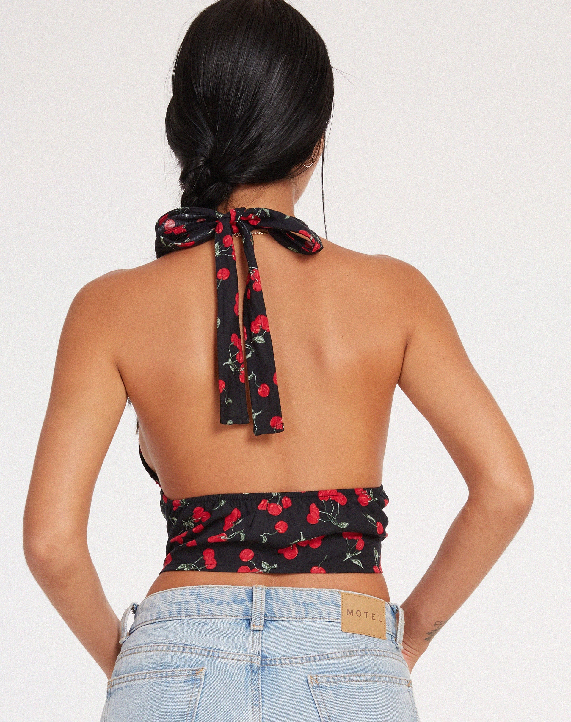 immagine di Nanda Crop Top in nero ciliegia