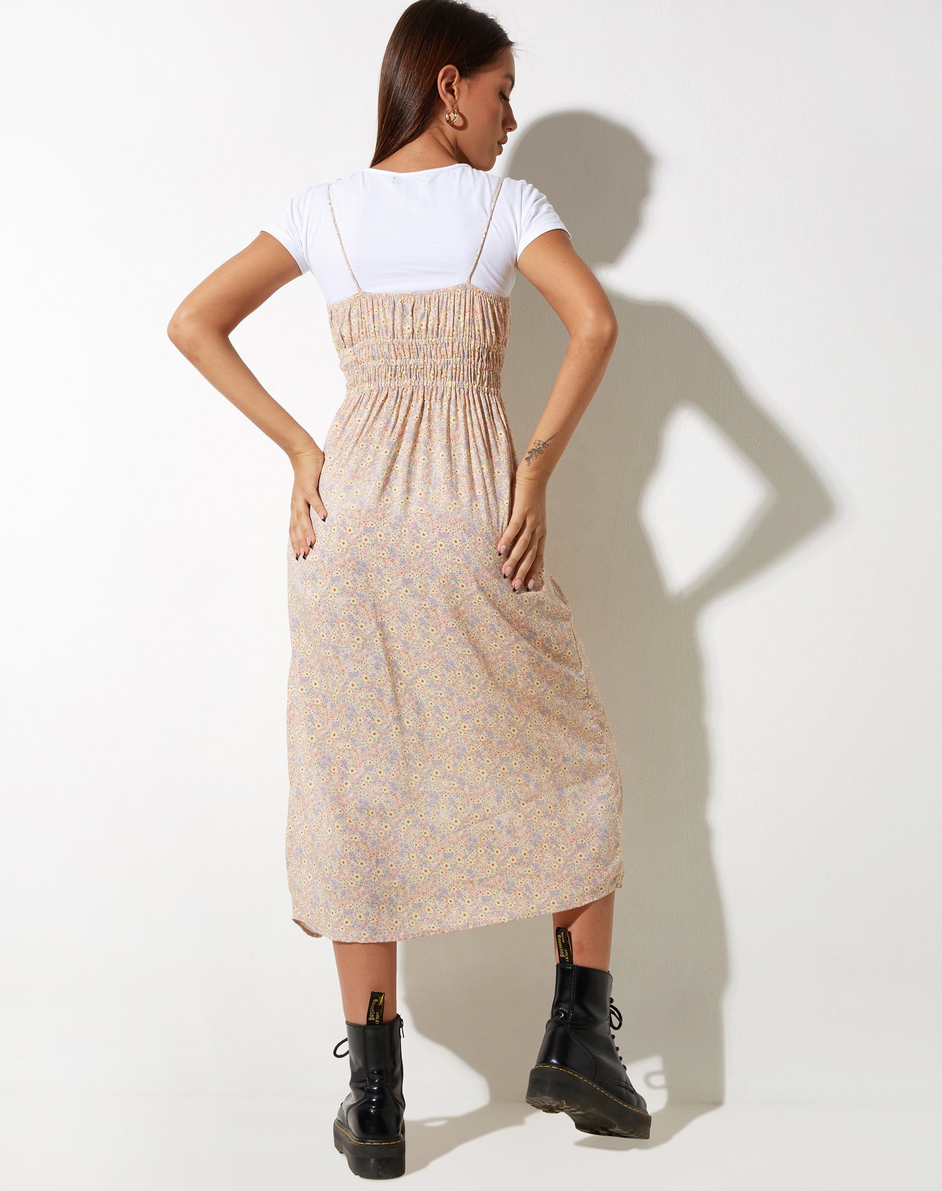 Immagine di Jeyro Midi Dress in 70s Prairie Girl Floral