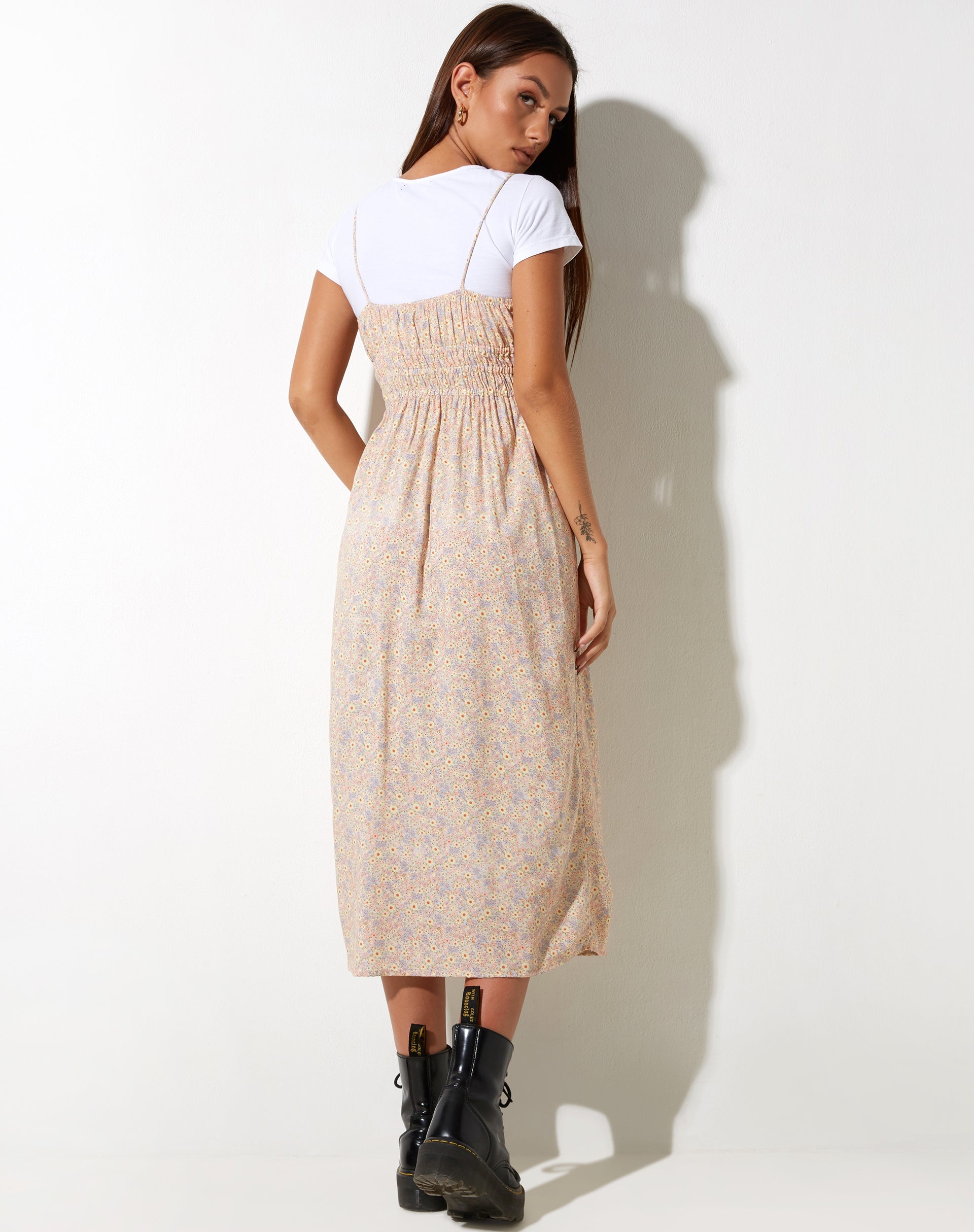 Immagine di Jeyro Midi Dress in 70s Prairie Girl Floral