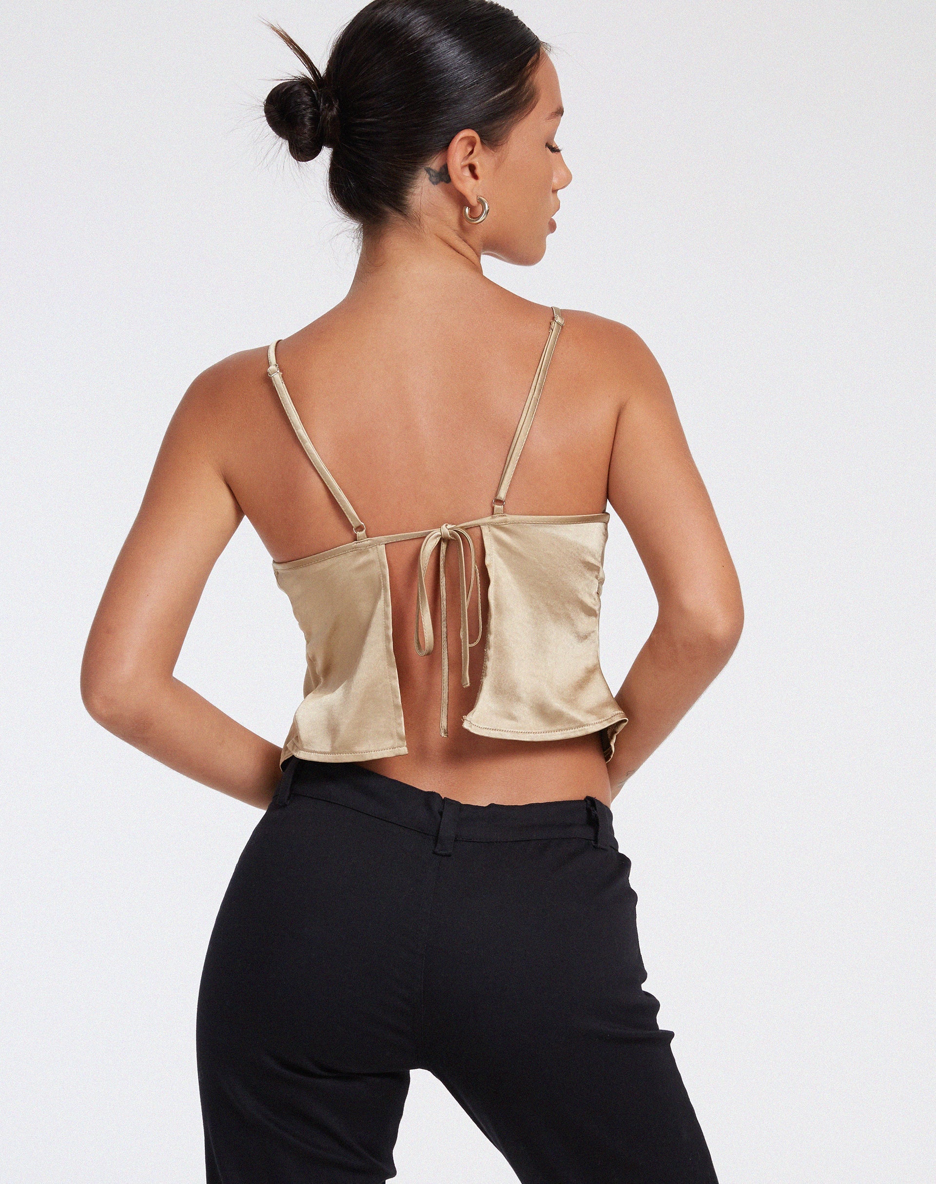 immagine di Nandina Top in Satin Olive Gold