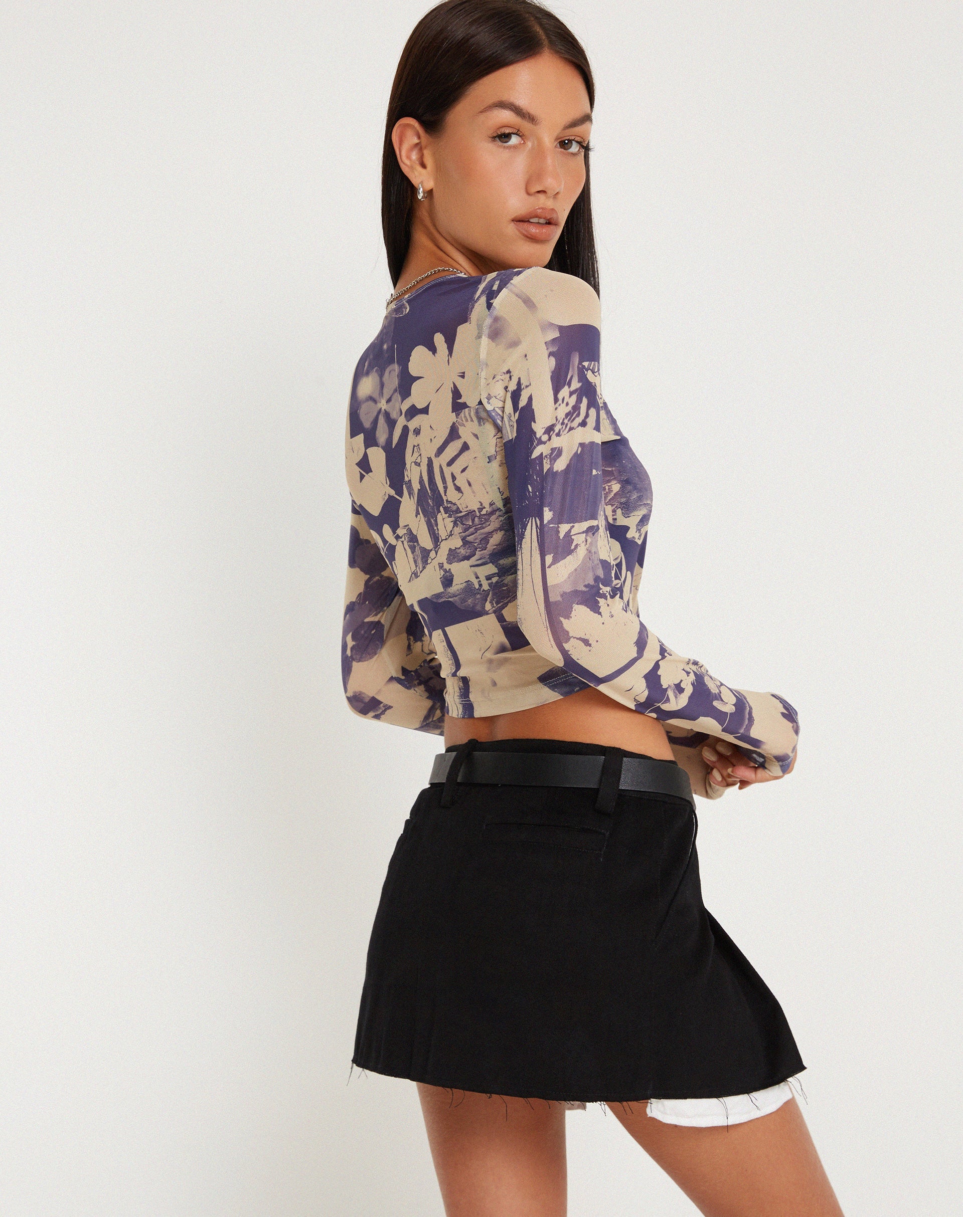 image of Narita Crop Top a manica lunga stampato in collage floreale Shadow Purple