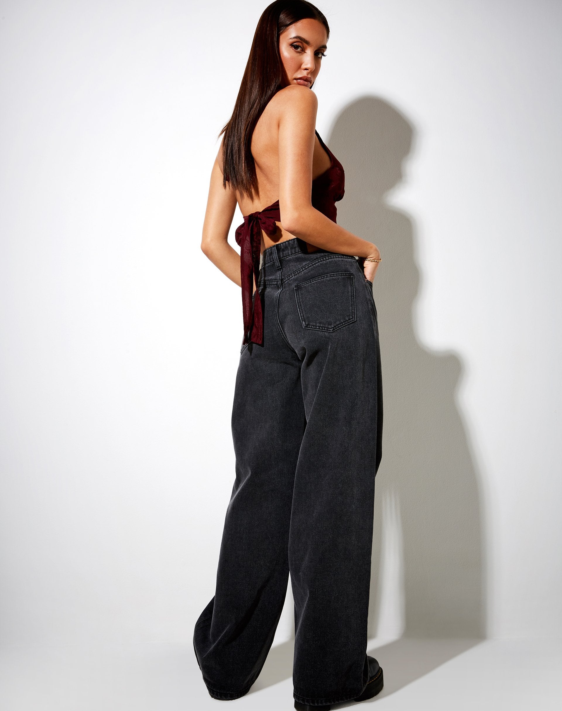 Immagine di Naya Crop Top in raso rosa bordeaux