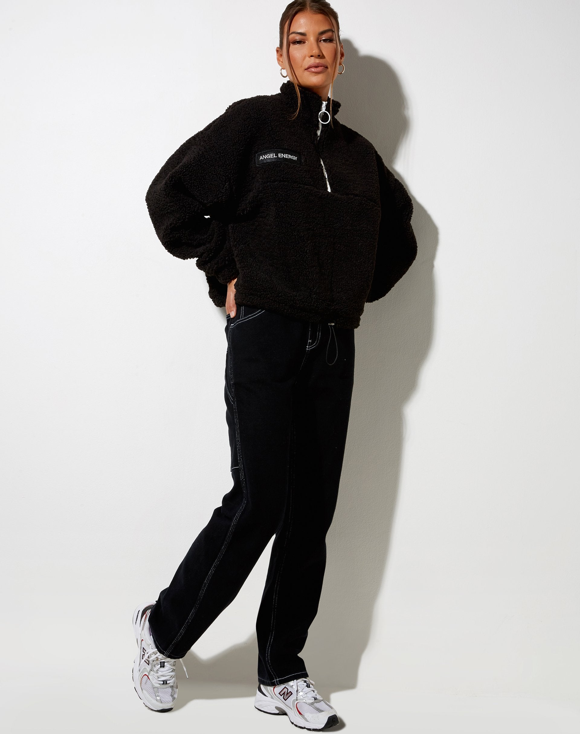 Immagine di Nero Jumper in Borg Black Angel Energy Label
