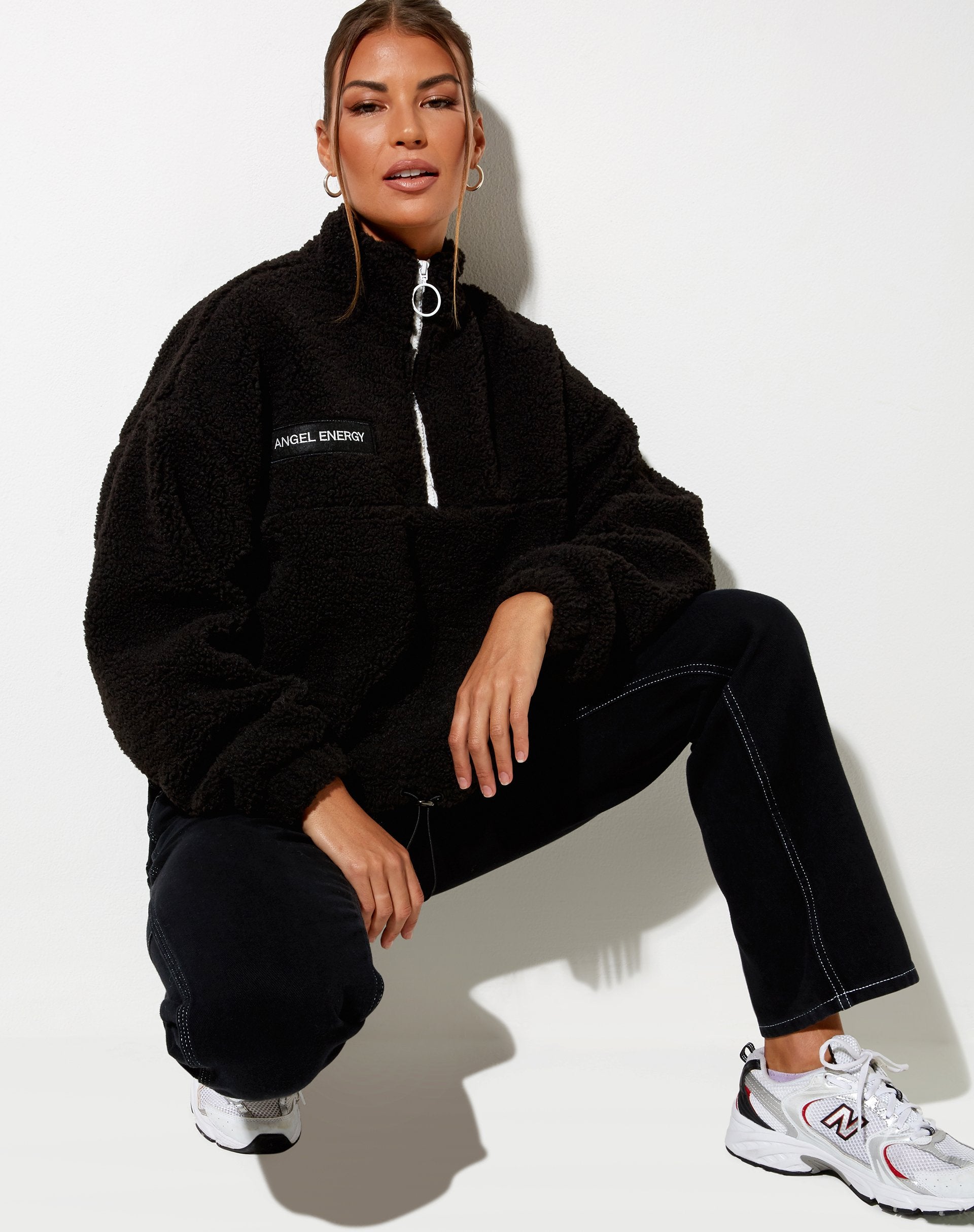 Immagine di Nero Jumper in Borg Black Angel Energy Label