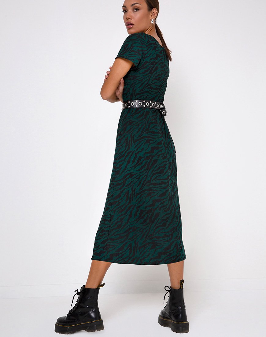 Immagine di Nira Midi Dress in 90s Zebra Forest Green