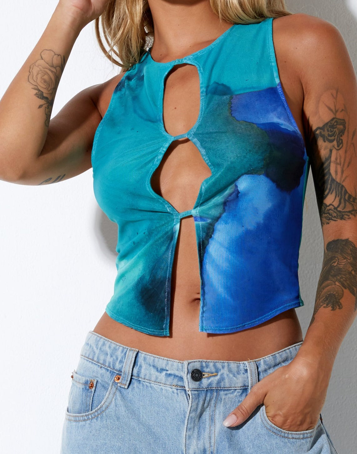immagine di Nolan Crop Top con lavaggio ad acquerello fluido