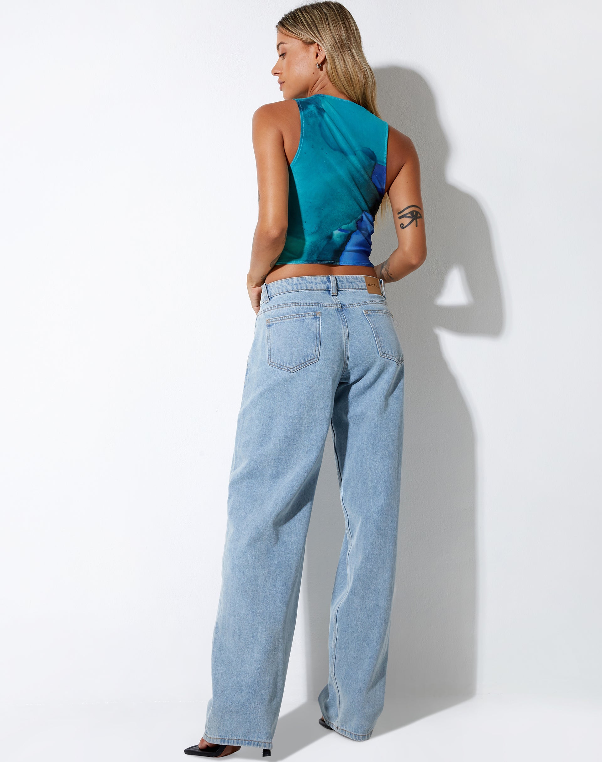 immagine di Nolan Crop Top con lavaggio ad acquerello fluido