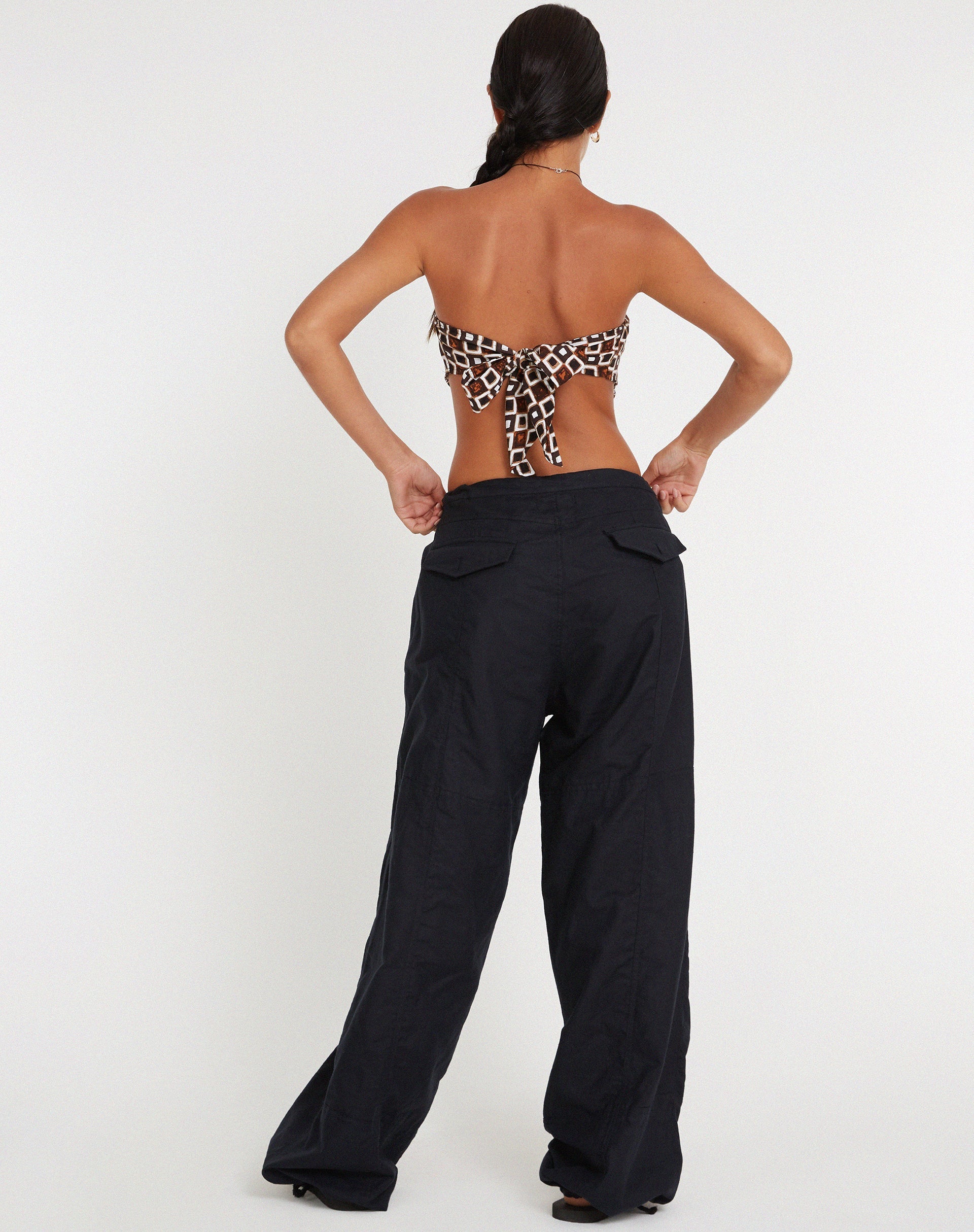 Immagine di Nolda Crop Top su 90s Geo Brown