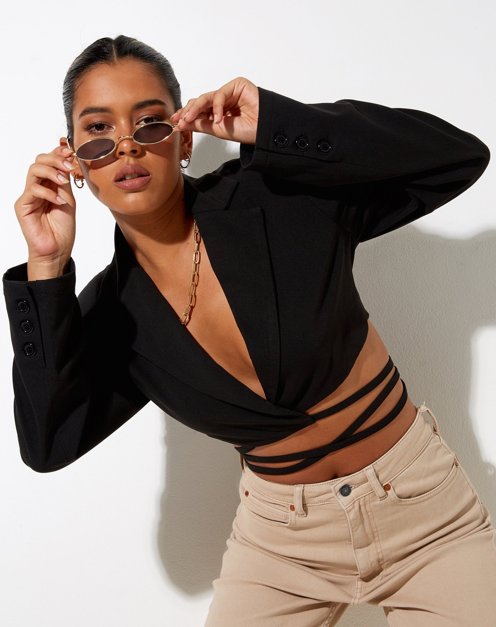 Immagine di Notus - Blazer nero con taglio corto