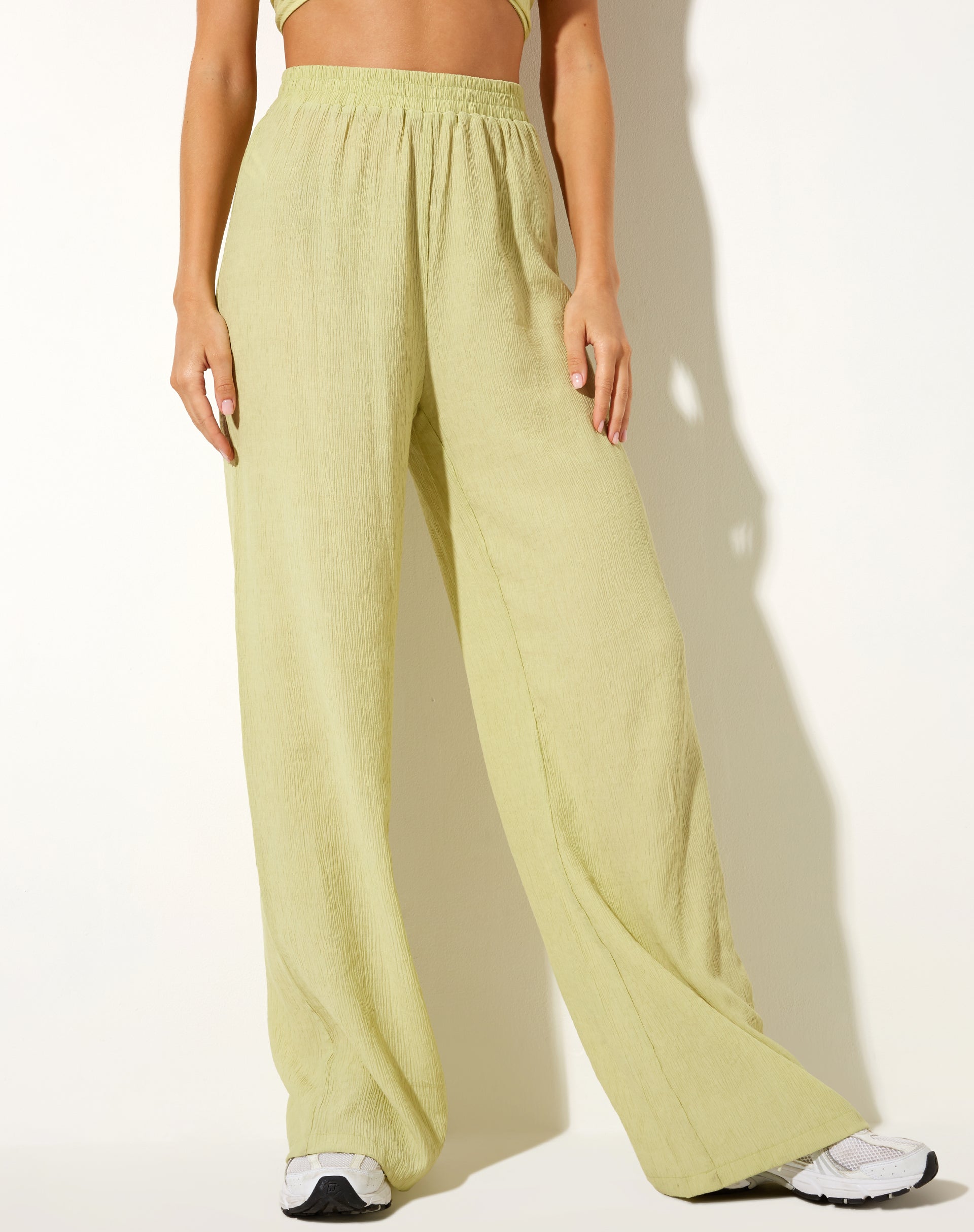 Immagine dei pantaloni Obeli in salvia stropicciata