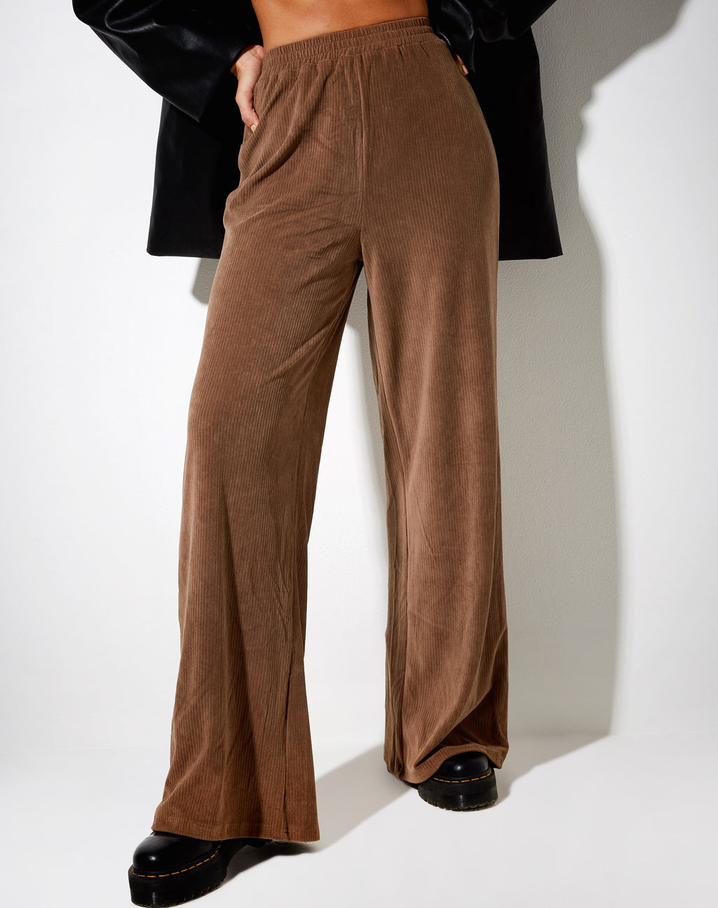 Pantaloni Obeli in costina di velluto marrone scuro