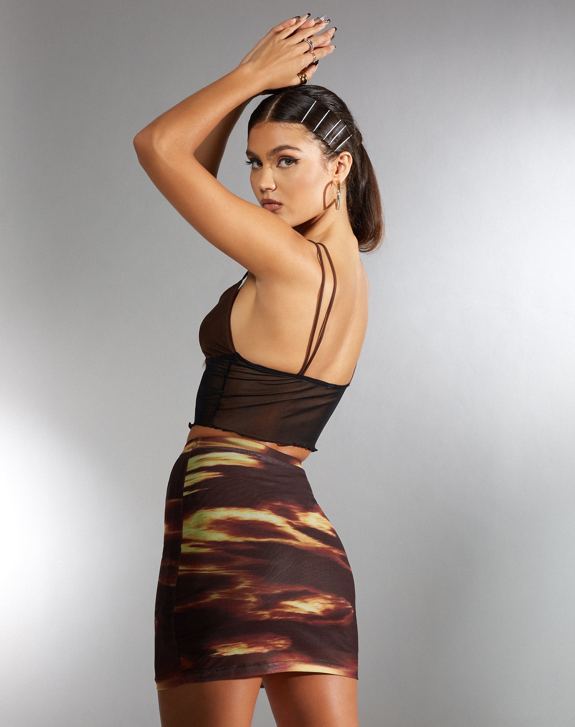 Immagine di MOTEL X IRIS Olgi Crop Top in rete nero e marrone