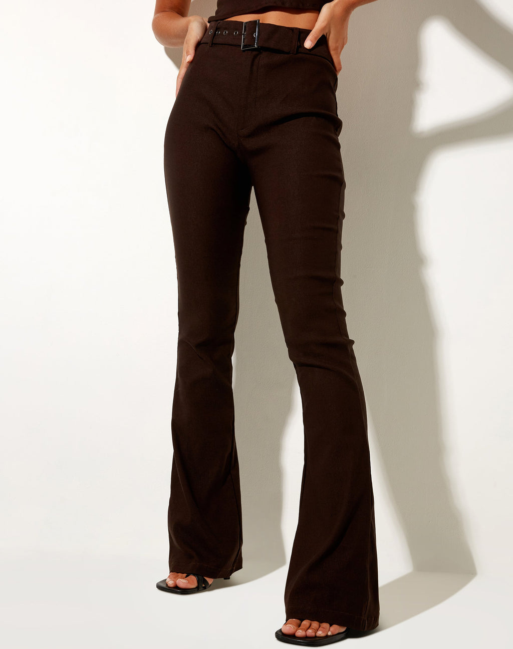 Pantaloni svasati Zaltana in marrone sartoriale
