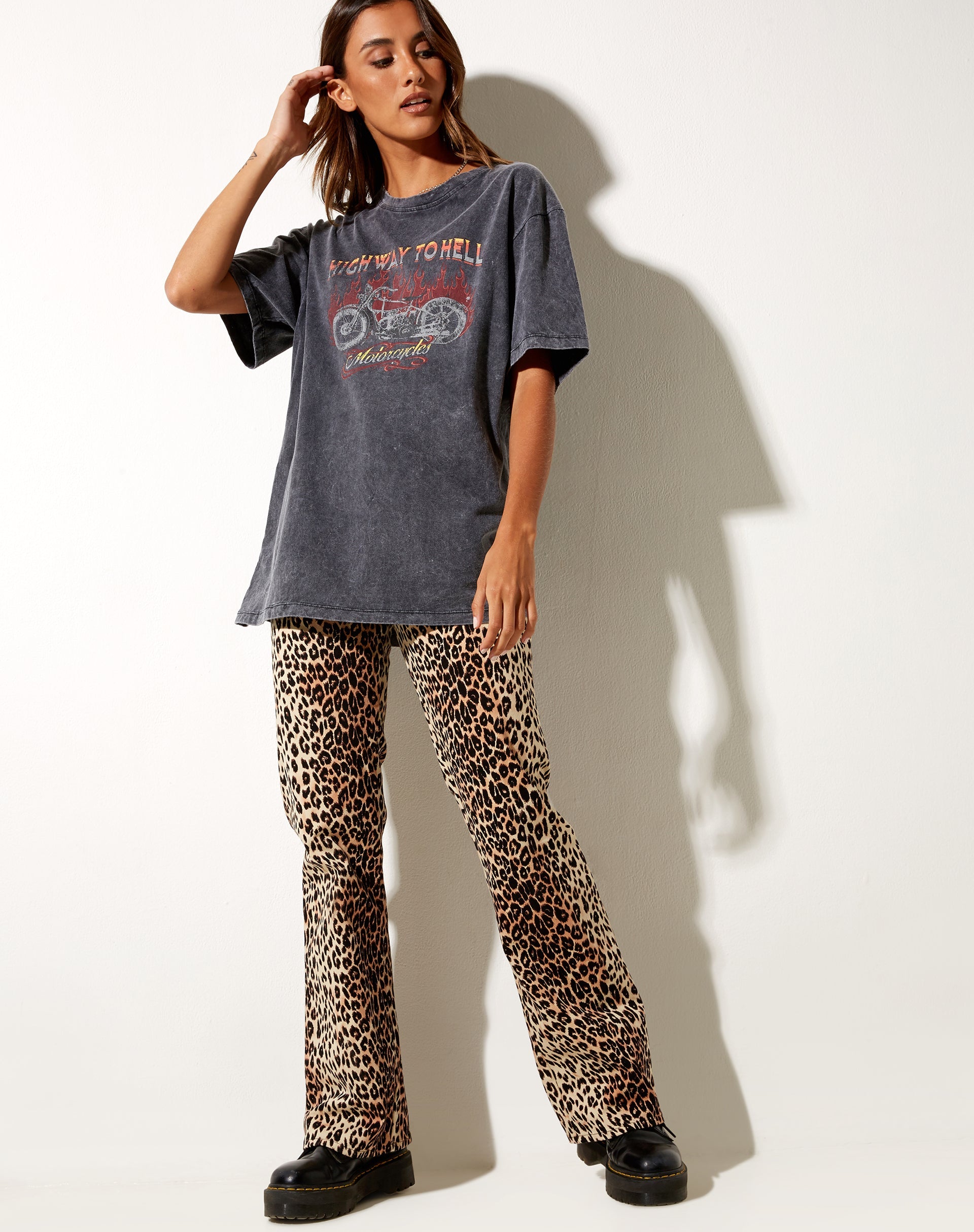 Immagine della t-shirt oversize Basic in Black Wash Motorcycles