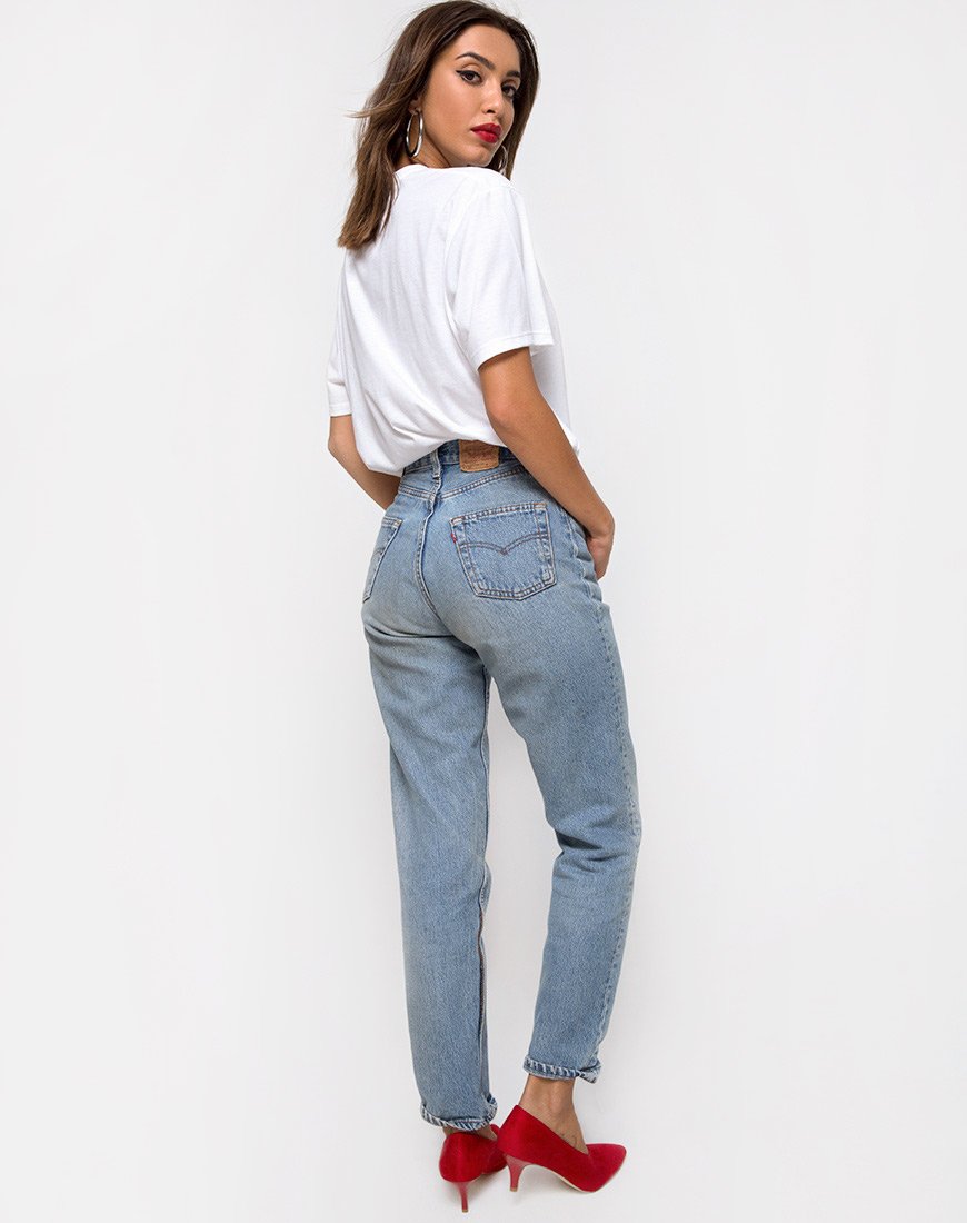 Immagine della t-shirt oversize basic in bianco con rosa