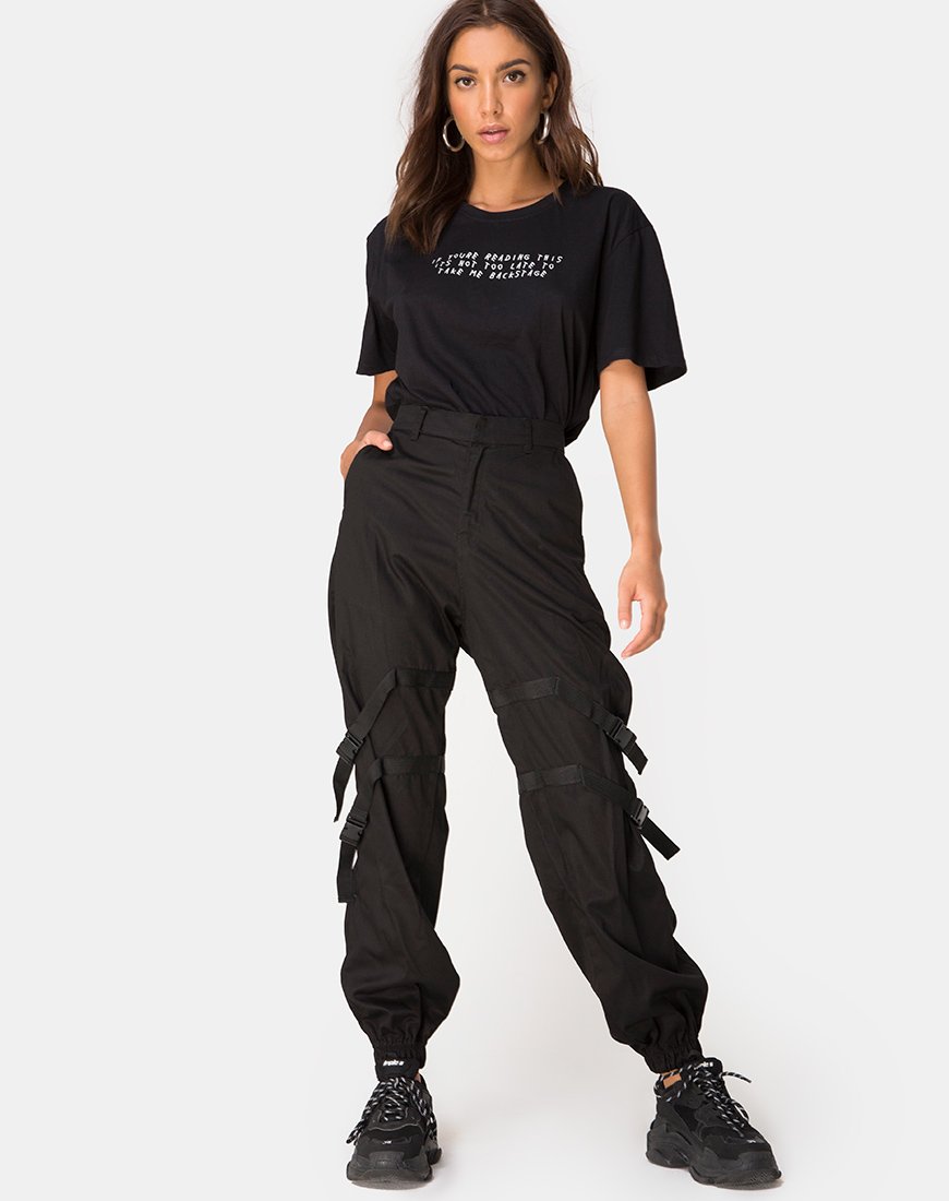 Immagine della t-shirt nera oversize in nero del personale del tour di Motel