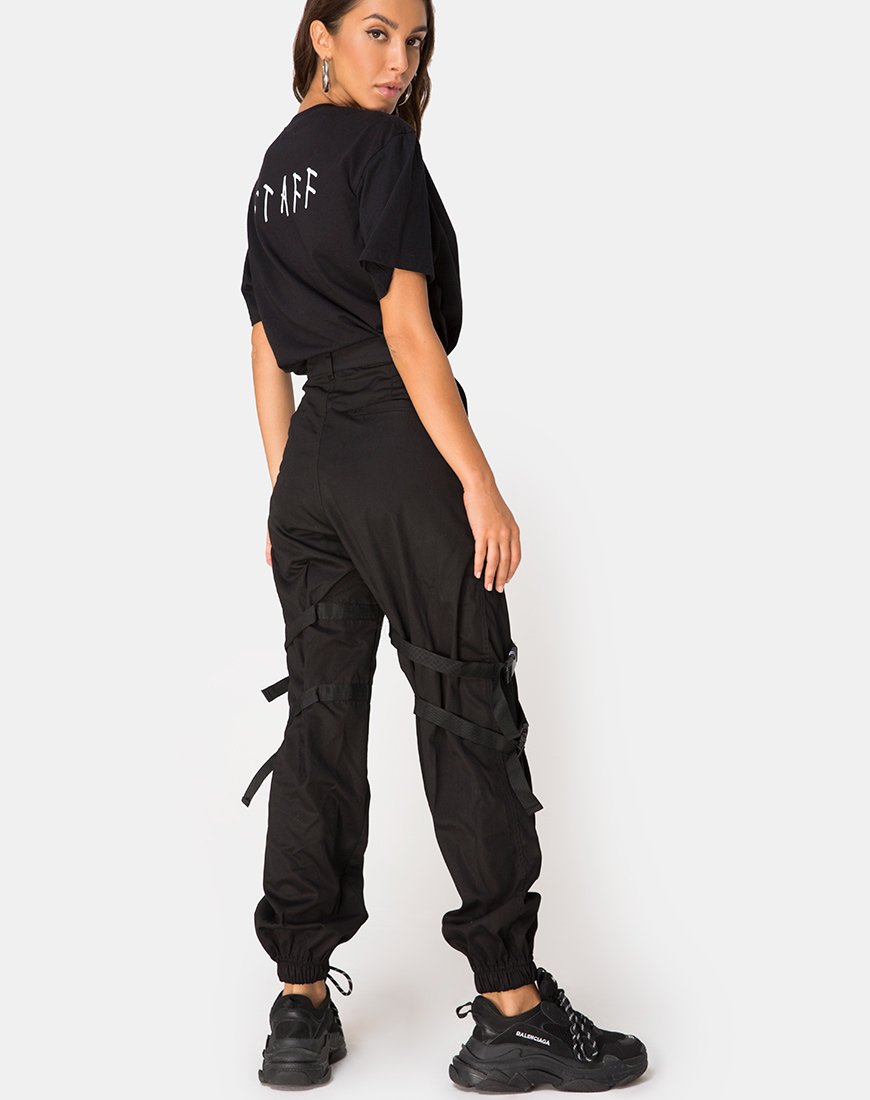 Immagine della t-shirt nera oversize in nero del personale del tour di Motel