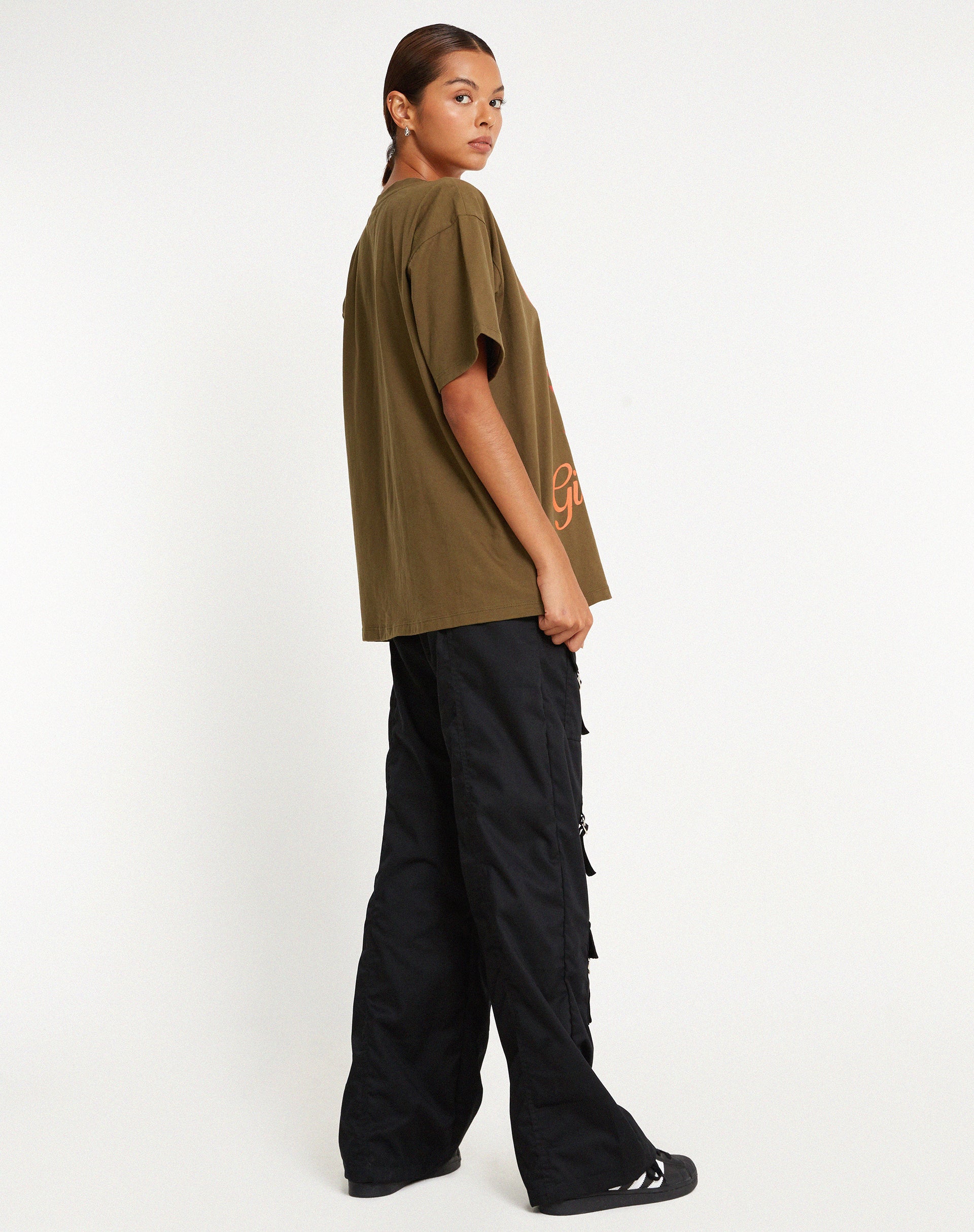 immagine di Maglietta oversize basic in kaki Ragazze Ragazze Ragazze
