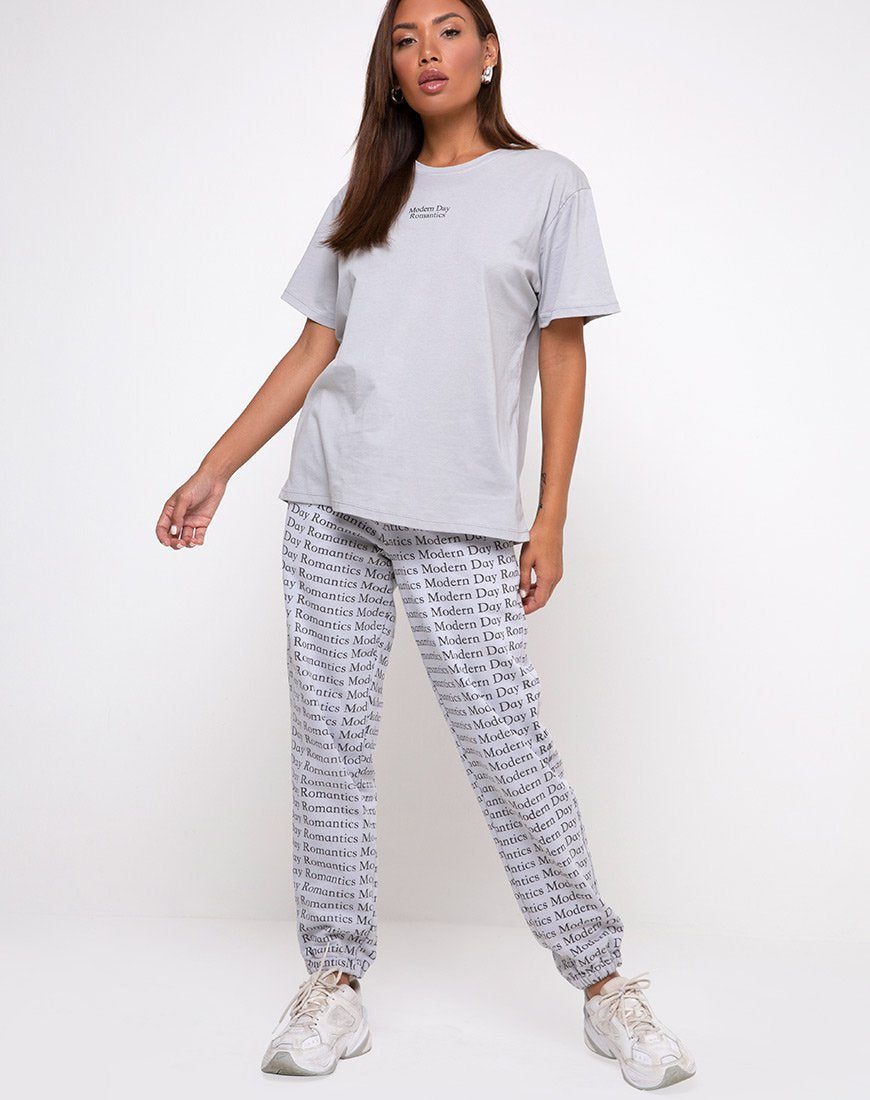 Immagine della t-shirt oversize basic in grigio romantico moderno