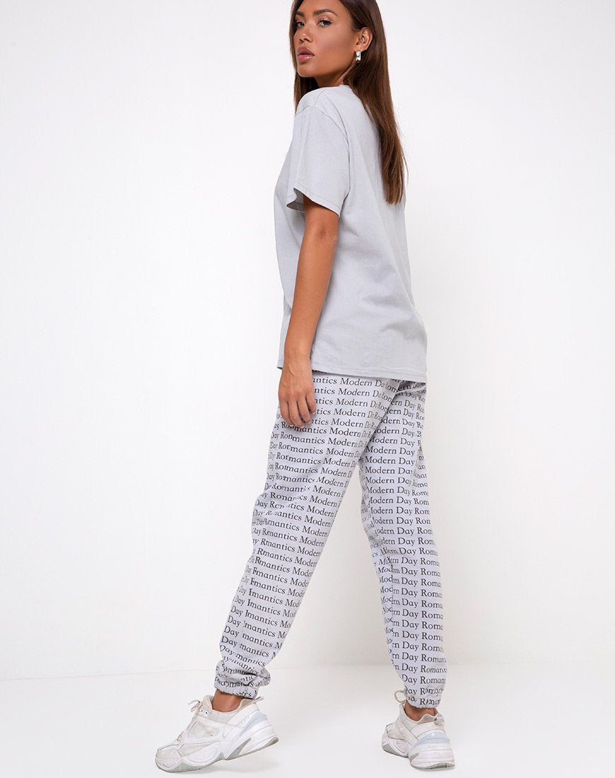 Immagine della t-shirt oversize basic in grigio romantico moderno