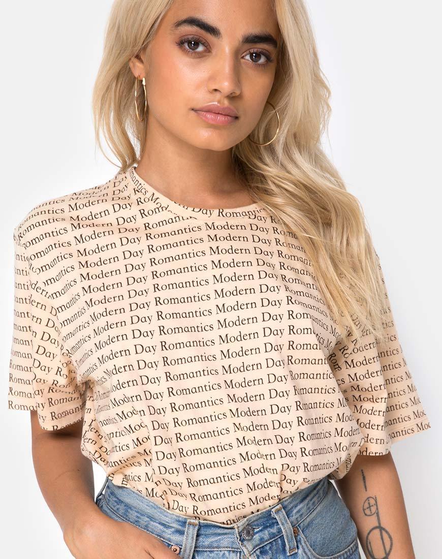 Tee oversize basic in stile romantico moderno