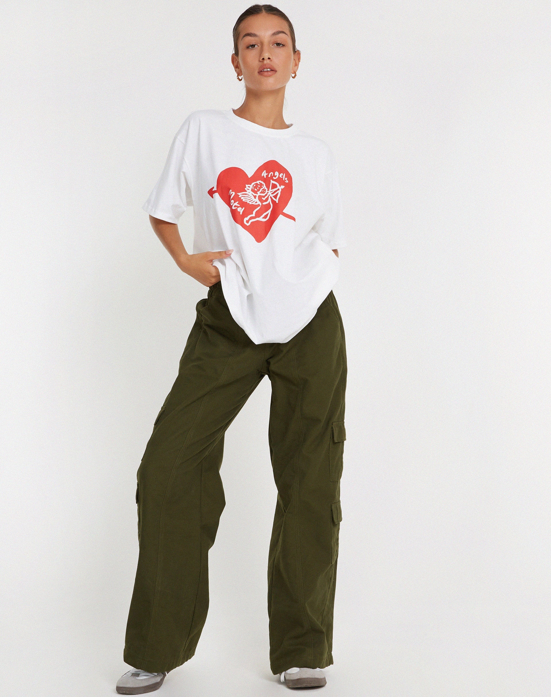 immagine della t-shirt oversize Basic in Motel Angel bianco