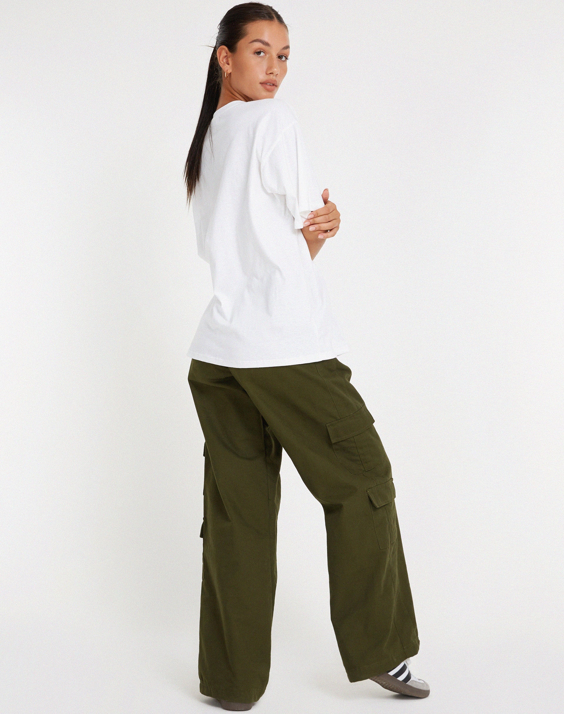 immagine della t-shirt oversize Basic in Motel Angel bianco