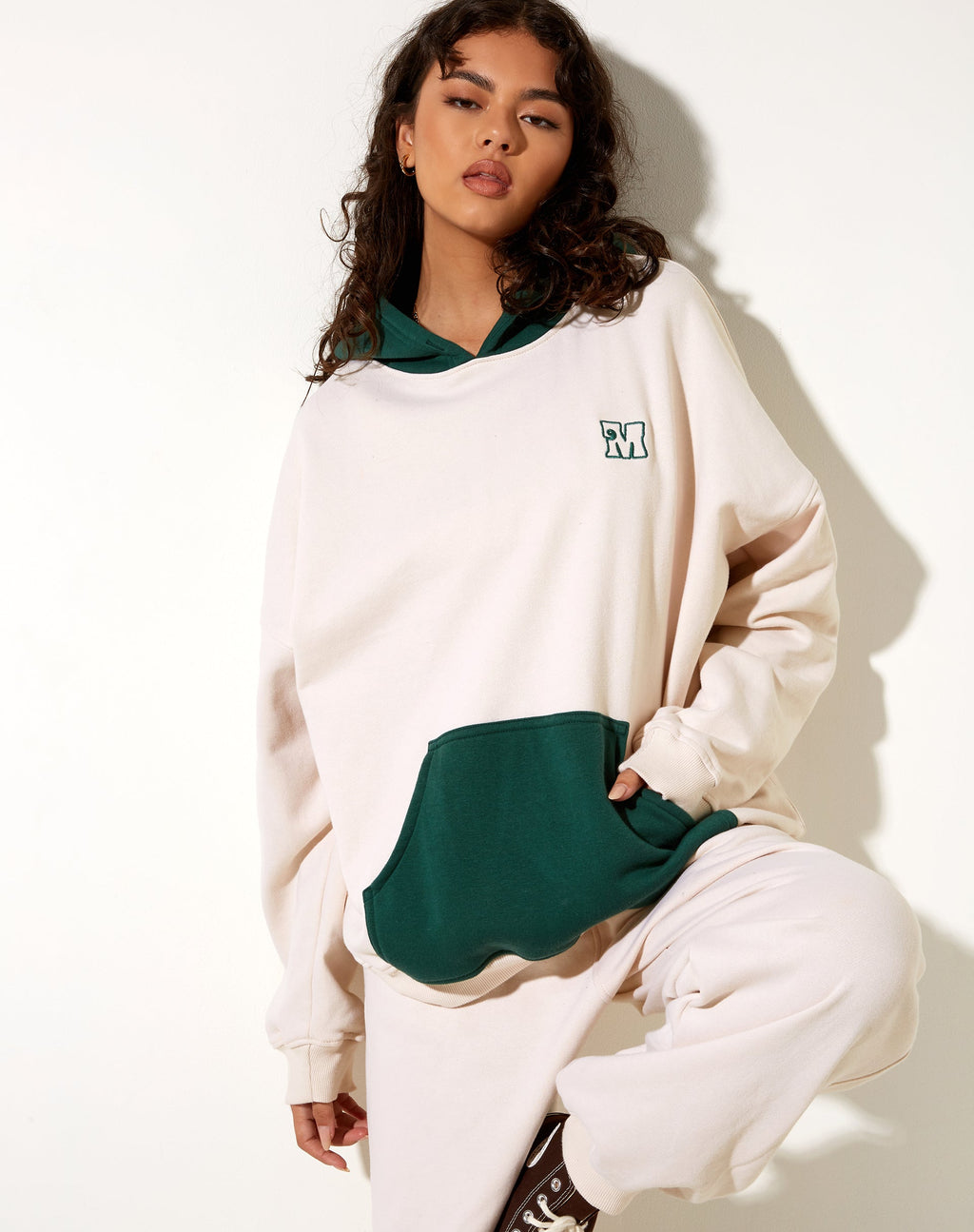 Felpa con cappuccio oversize in verde bosco inverno bianco M Embro