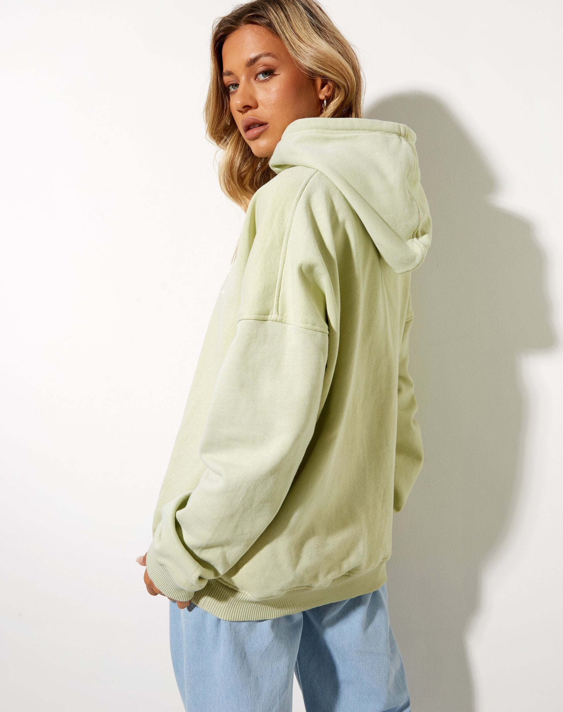 Immagine della felpa con cappuccio oversize in verde Graffiti Magic Embro