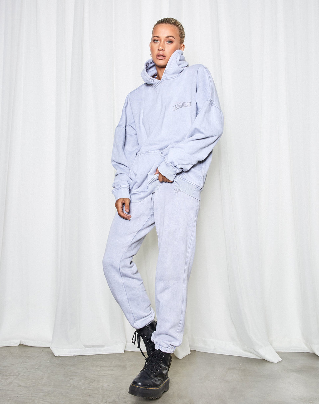 Felpa con cappuccio oversize con lavaggio argentato e ricamo Angel