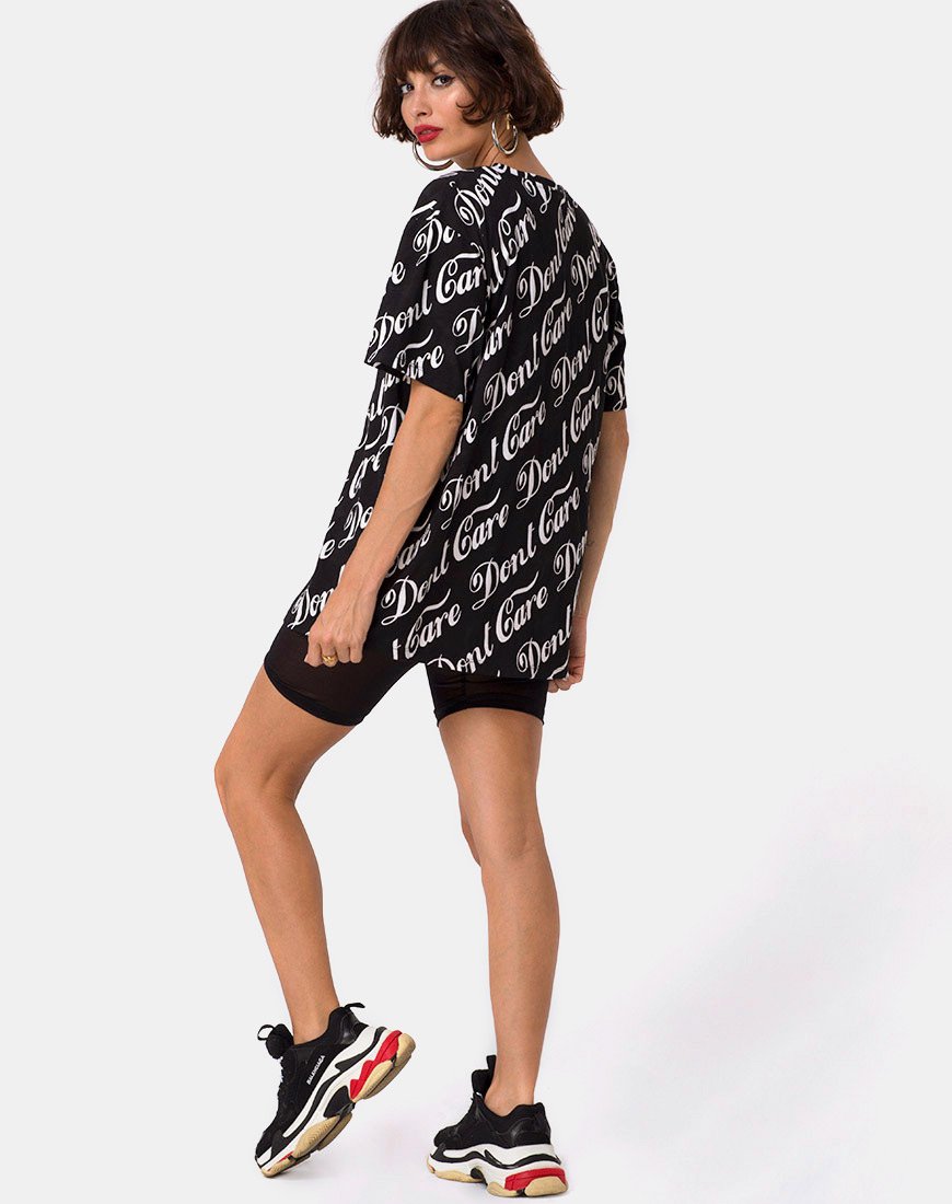 Immagine della t-shirt oversize Basic in nero Don't Care con stampa integrale di Mote