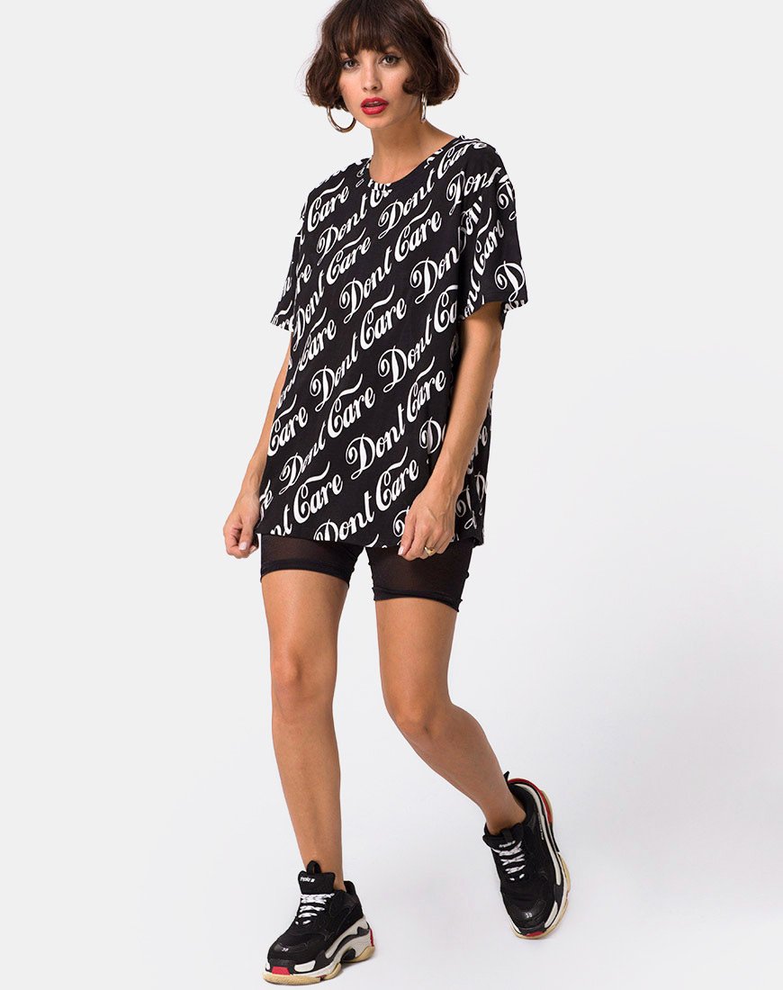 Immagine della t-shirt oversize Basic in nero Don't Care con stampa integrale di Mote