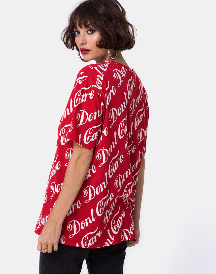 Immagine della t-shirt oversize Basic in rosso Don't Care con stampa integrale
