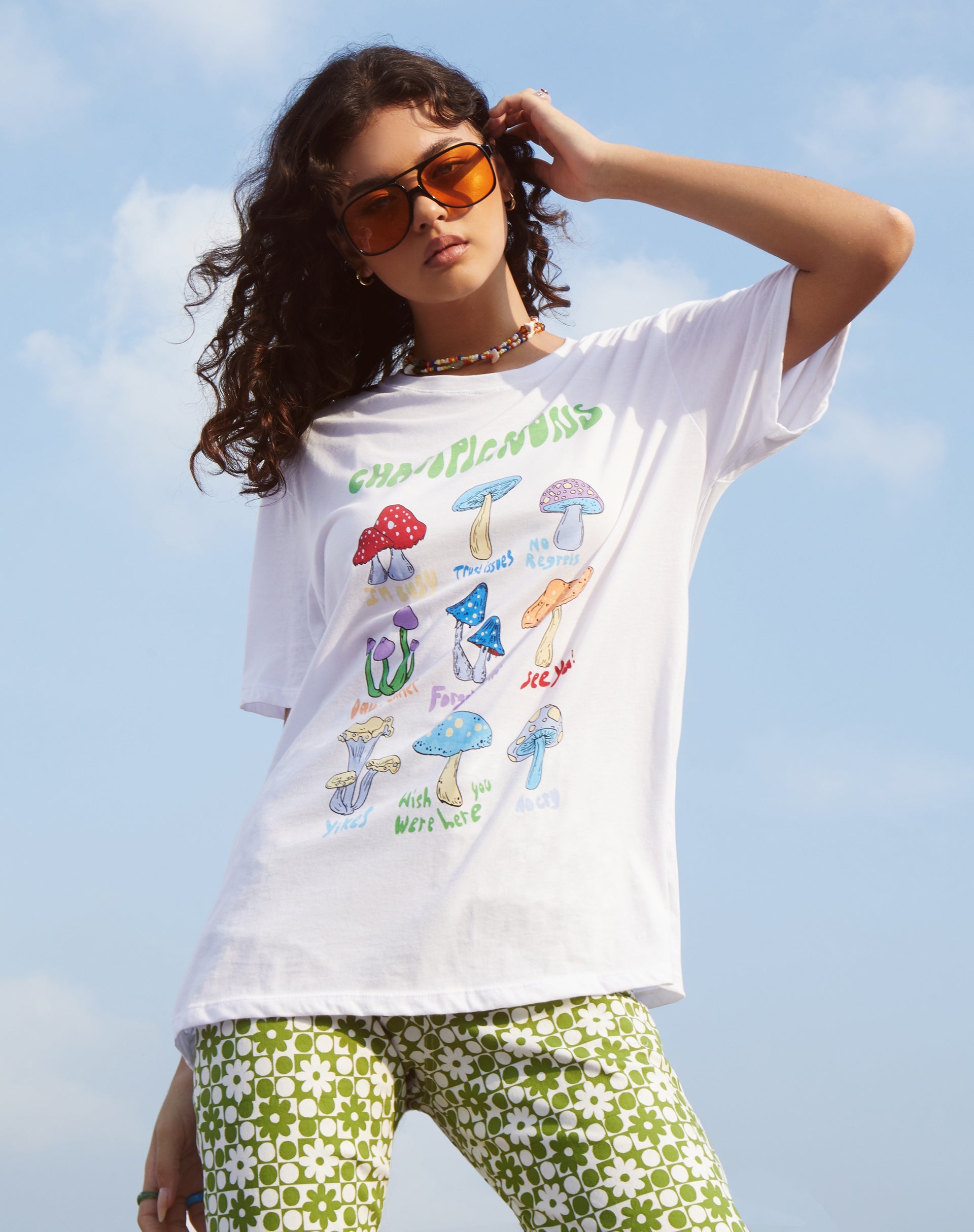 Immagine della t-shirt oversize Basic in bianco Champignons