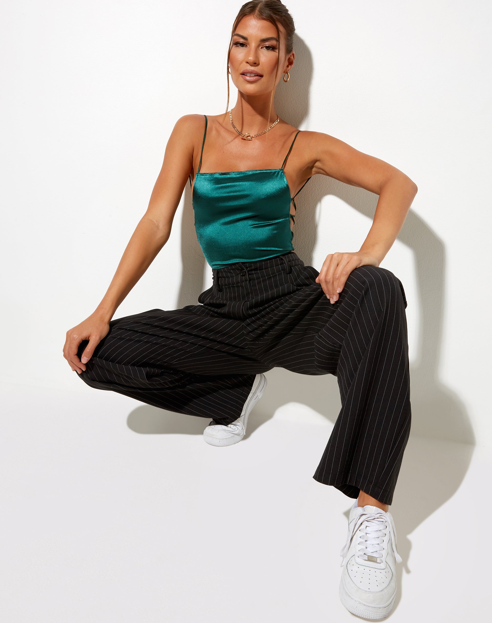 Immagine di Ozka Crop Top in raso verde foresta