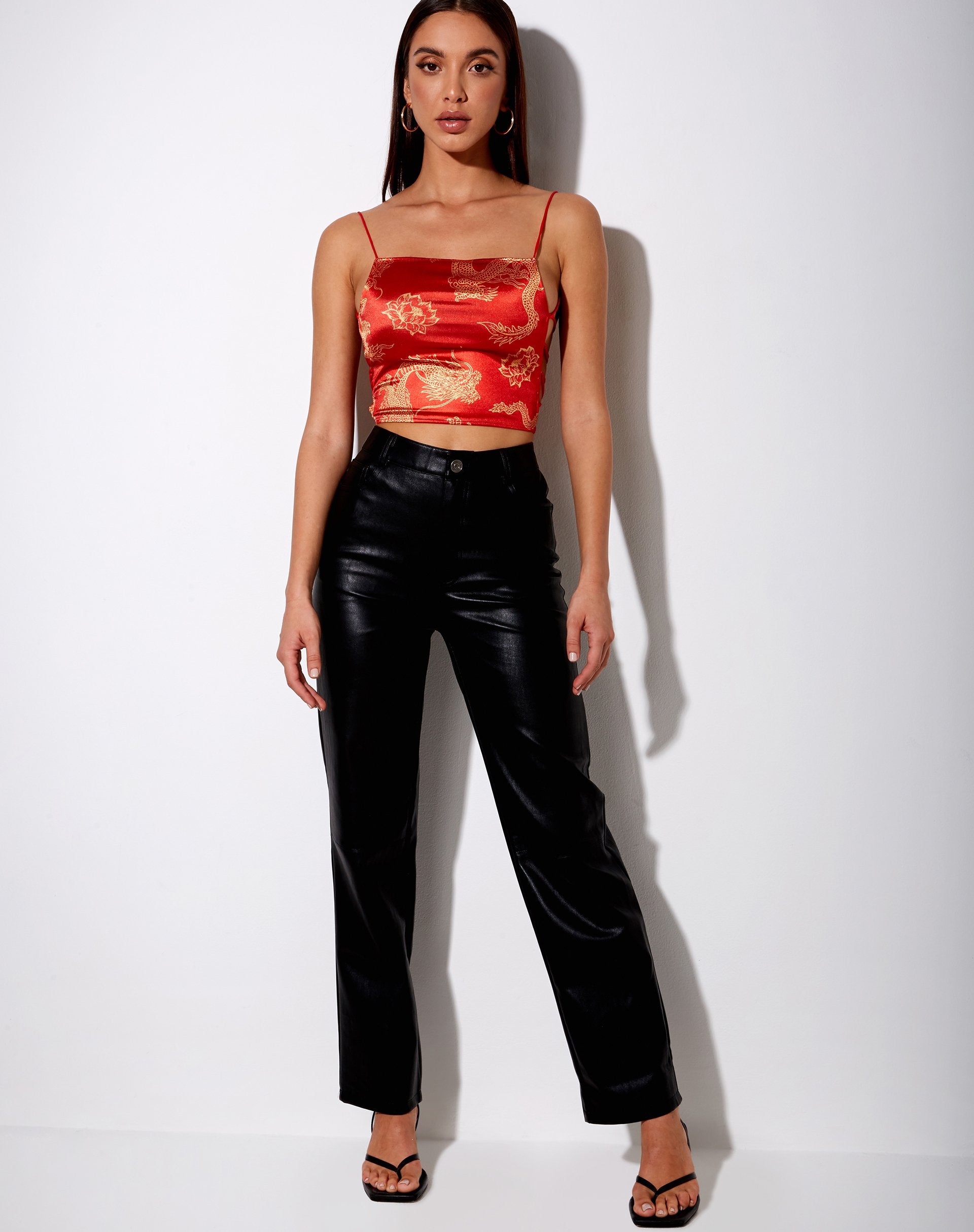 Immagine di Ozka Crop Top in Dragon Flower rosso e oro