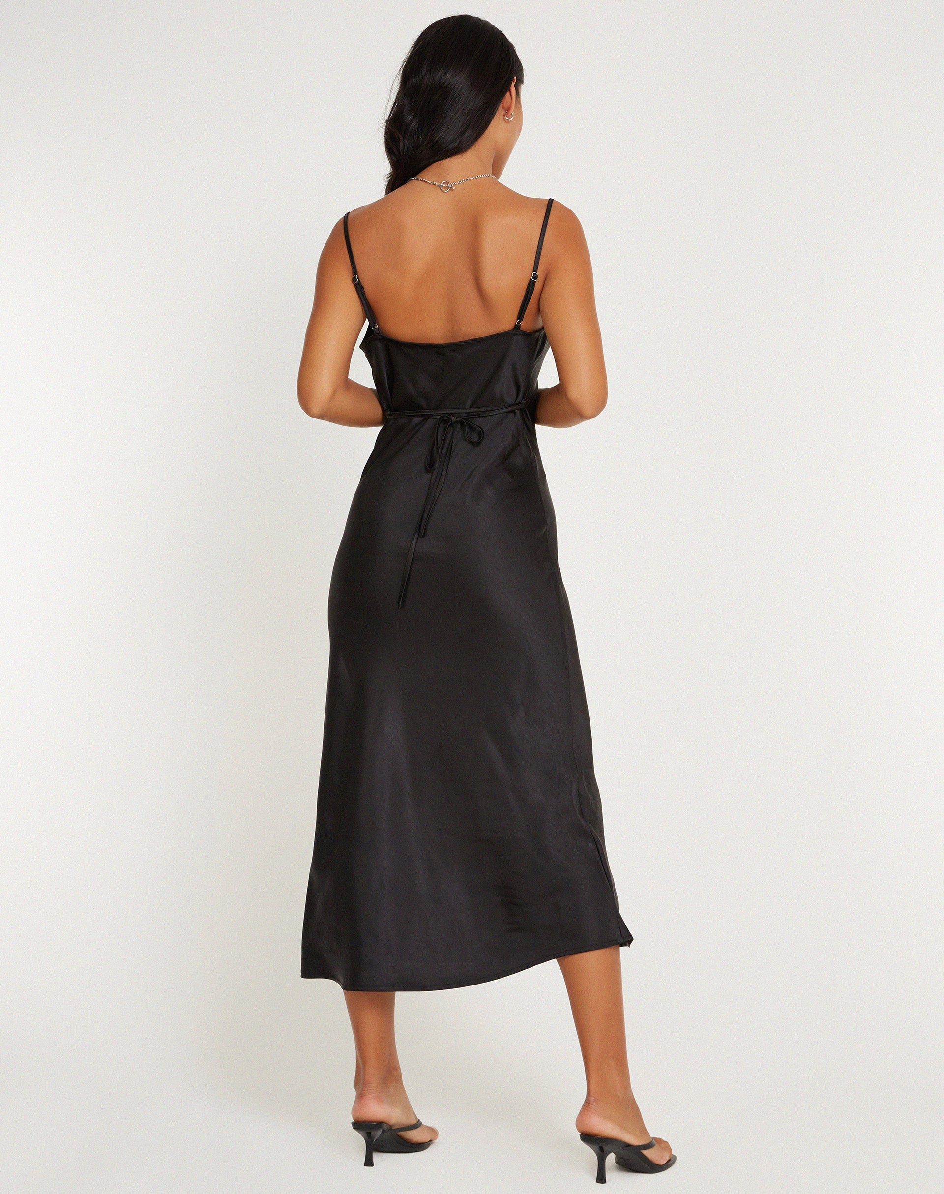 Immagine del vestito Palasha in raso nero