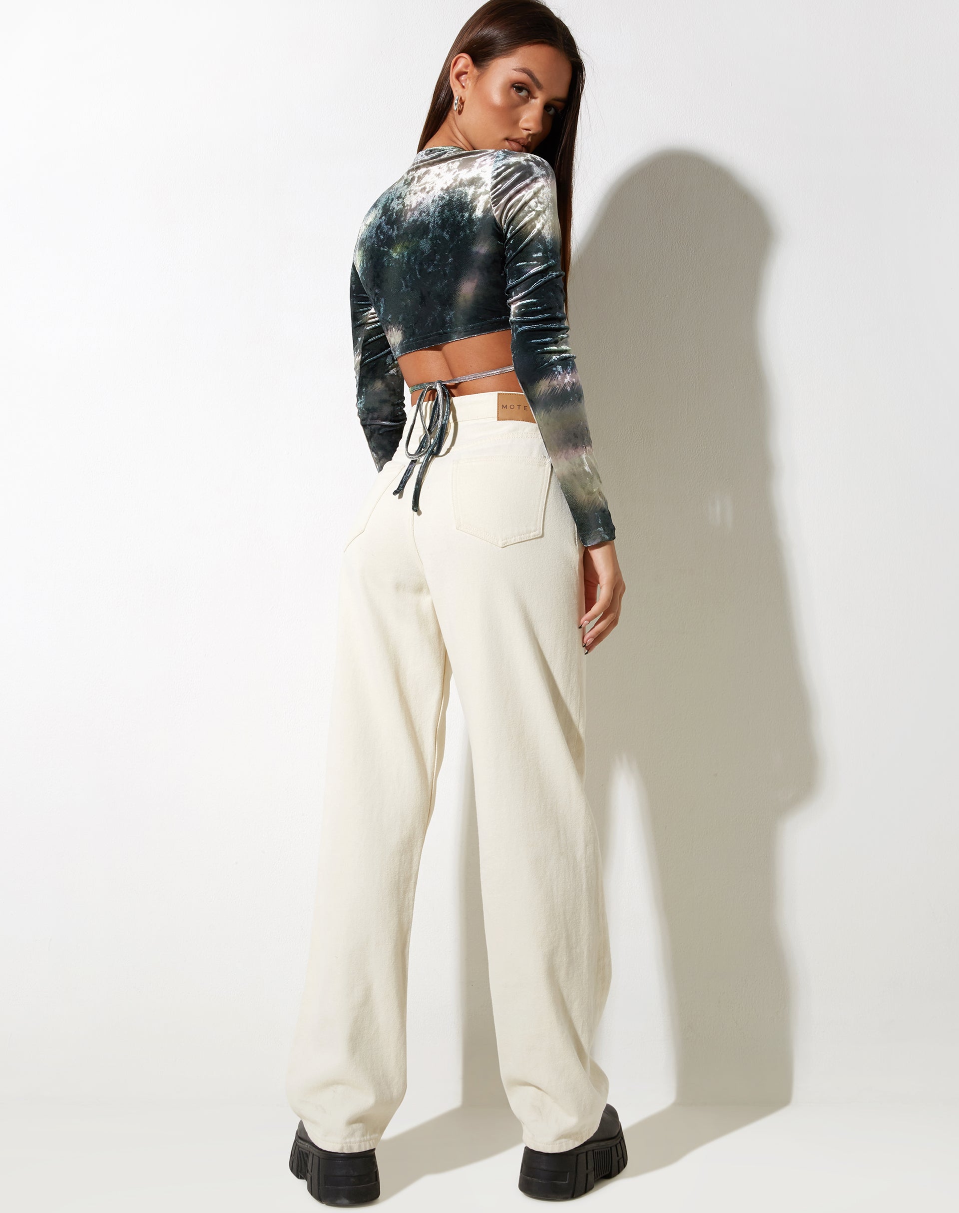 Immagine di MOTEL X IRIS Stivi Crop Top in Camo astratto