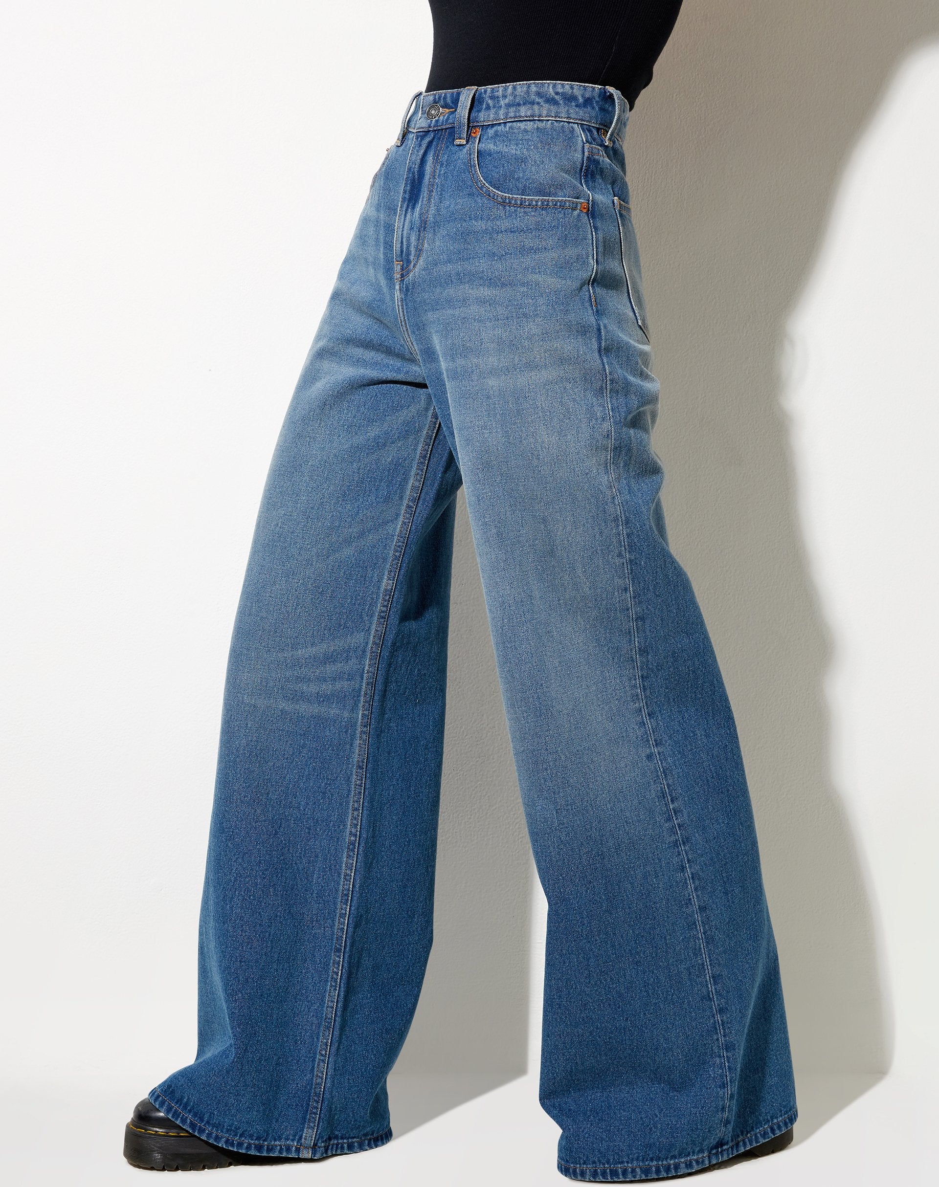 Immagine dei jeans Flare Parallel in lavaggio medio