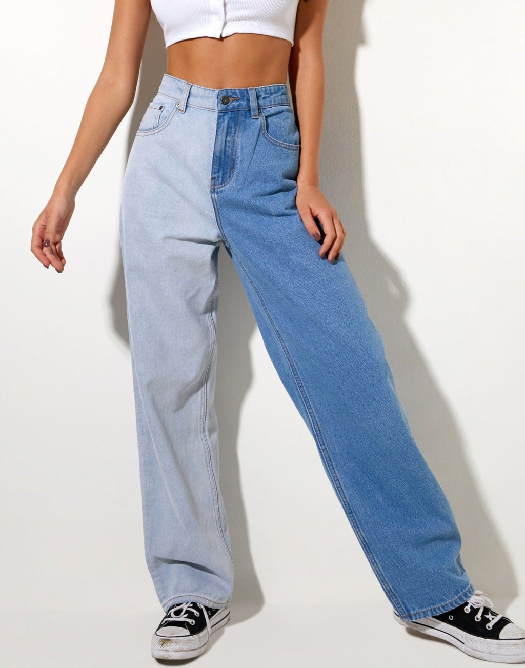 Jeans paralleli metà e metà in denim chiaro e candeggiato