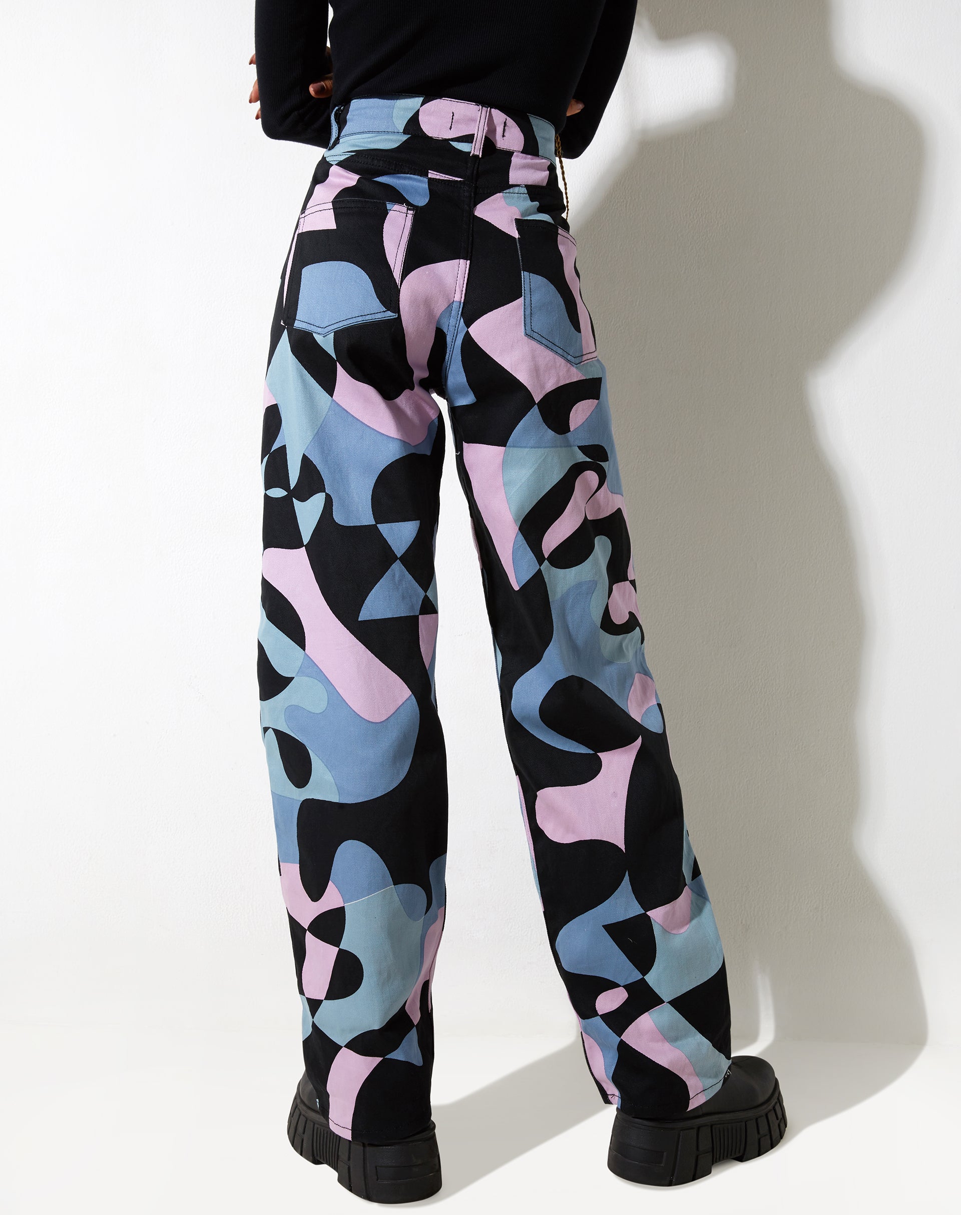 Jeans Parallel in viola astratto