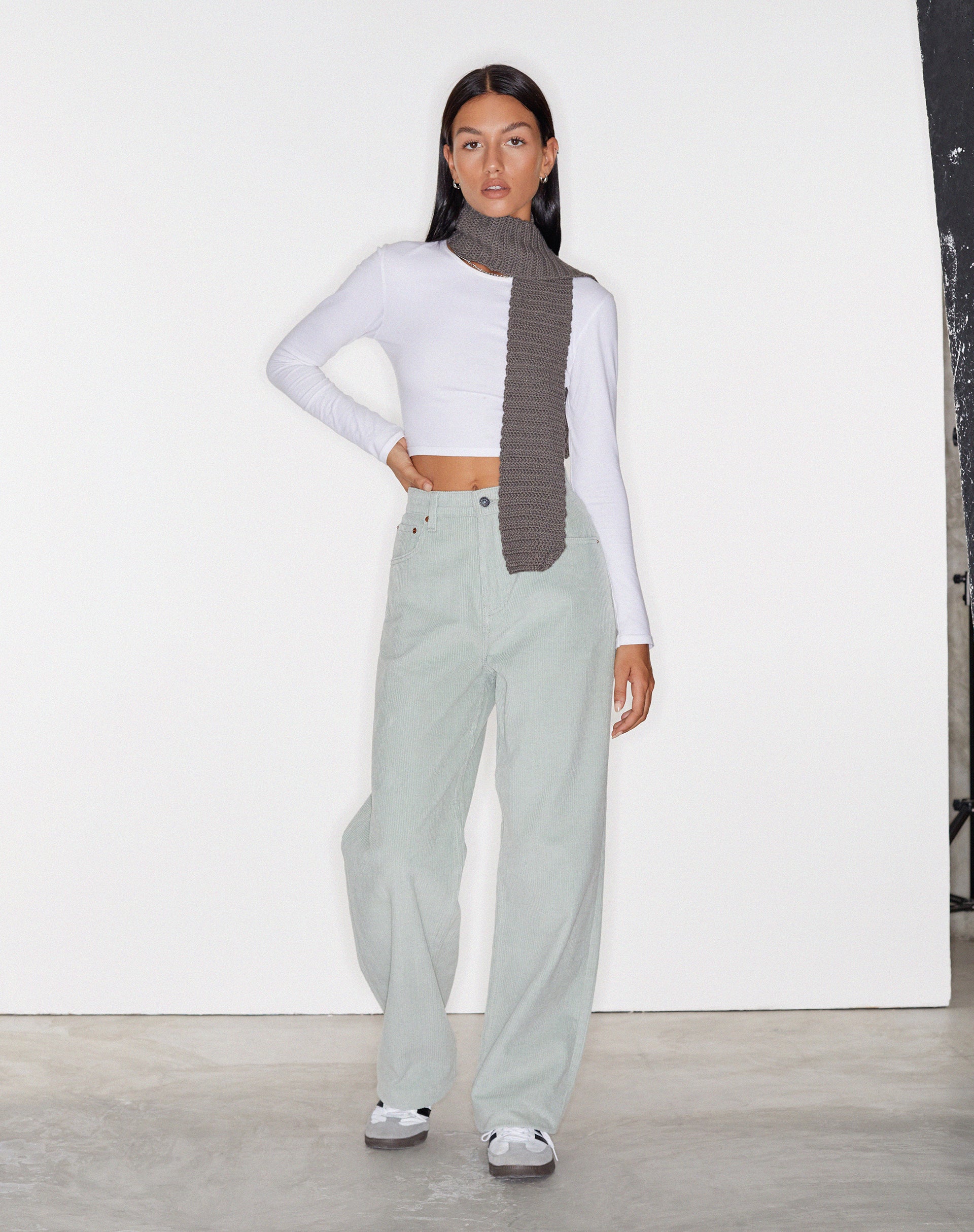 Immagine dei jeans Parallel in cordoncino lavato blu