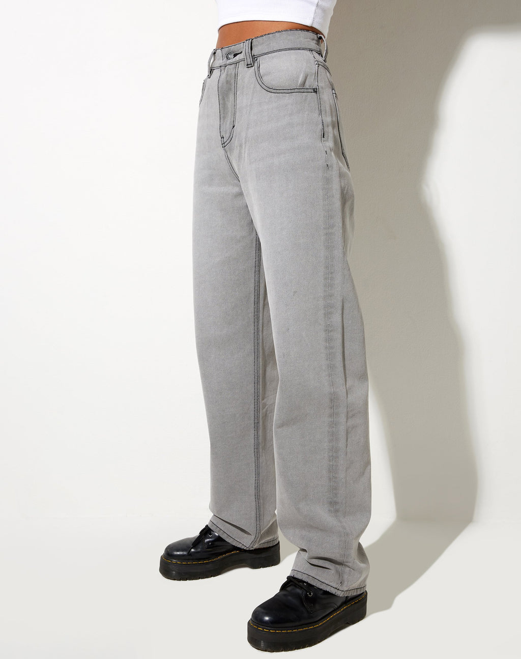 Parallel Jean in lavaggio grigio pallido