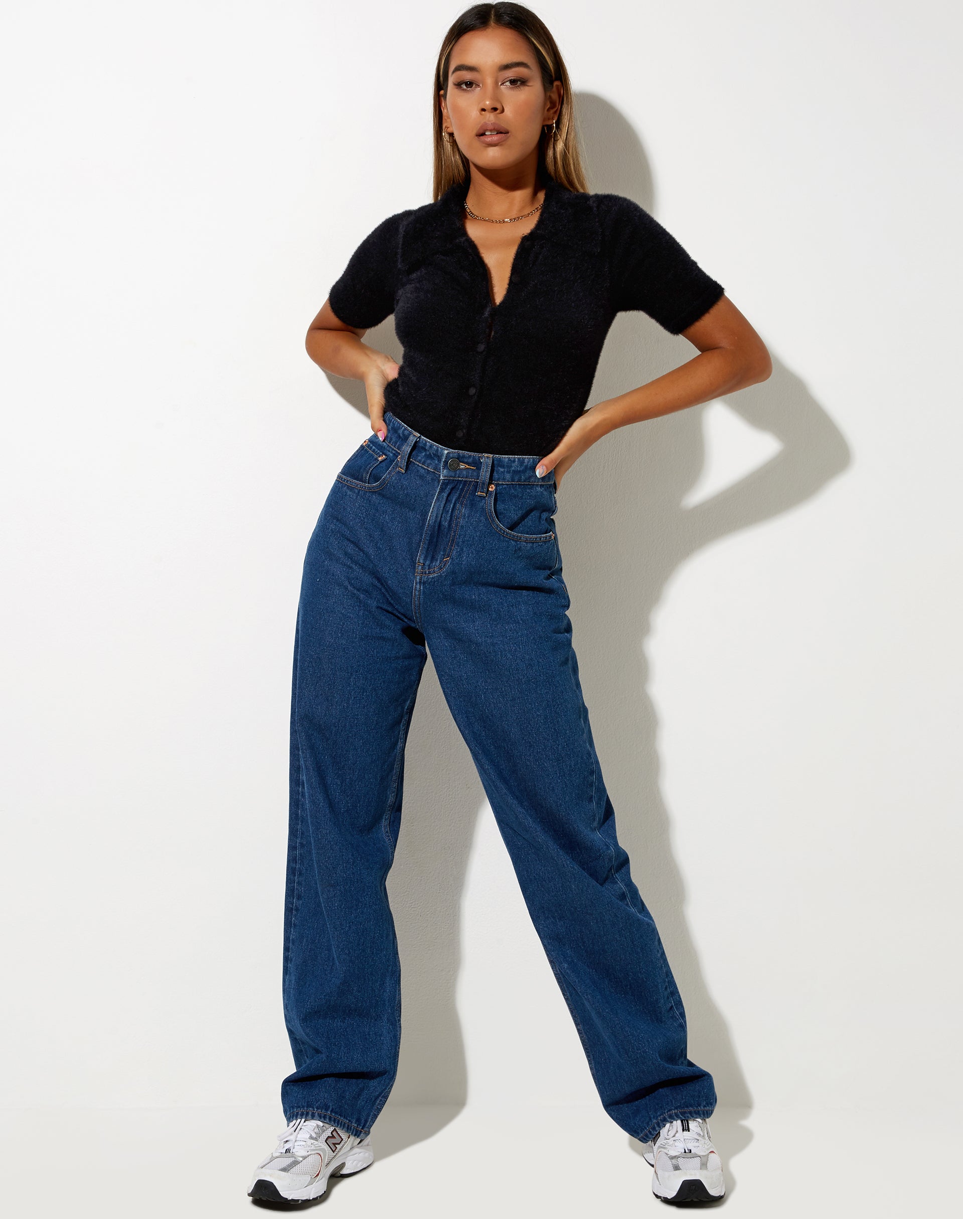 Immagine di Pevita Crop Top in morbida maglia nera