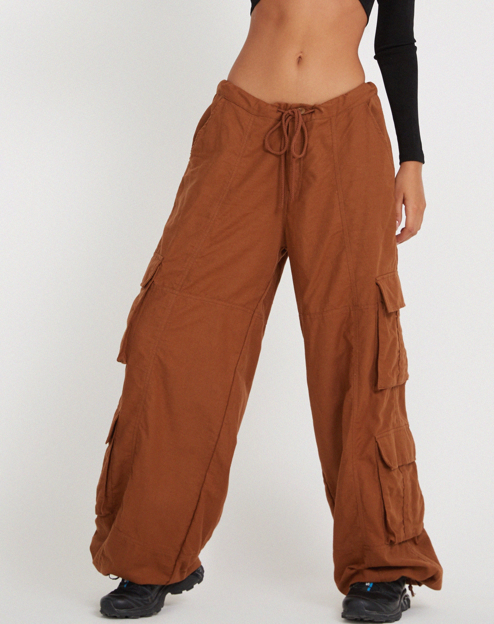 immagine dei pantaloni Philia in marrone Bombay