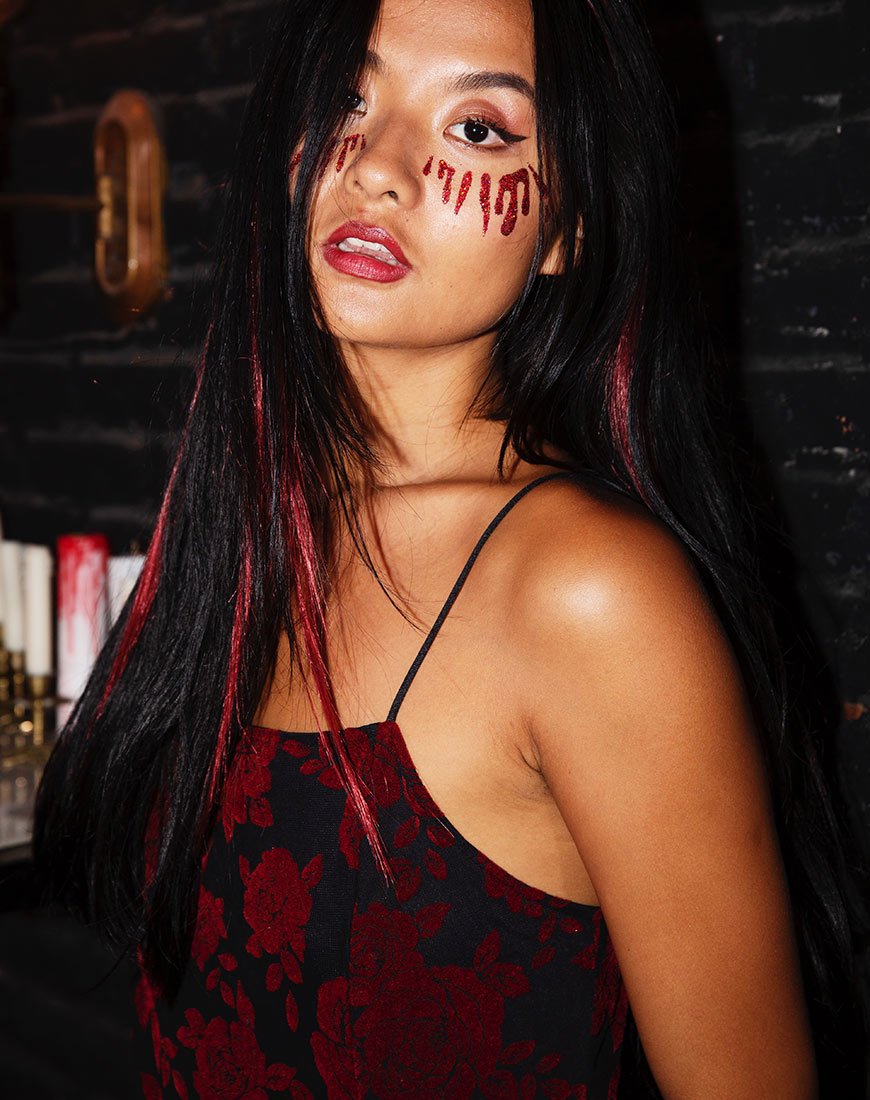 Immagine dell'adesivo lacrimale rosso sangue glitterato di Gypsy Shrine