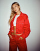 immagine della giacca in denim Boxy rosso corsa con cuciture bianche