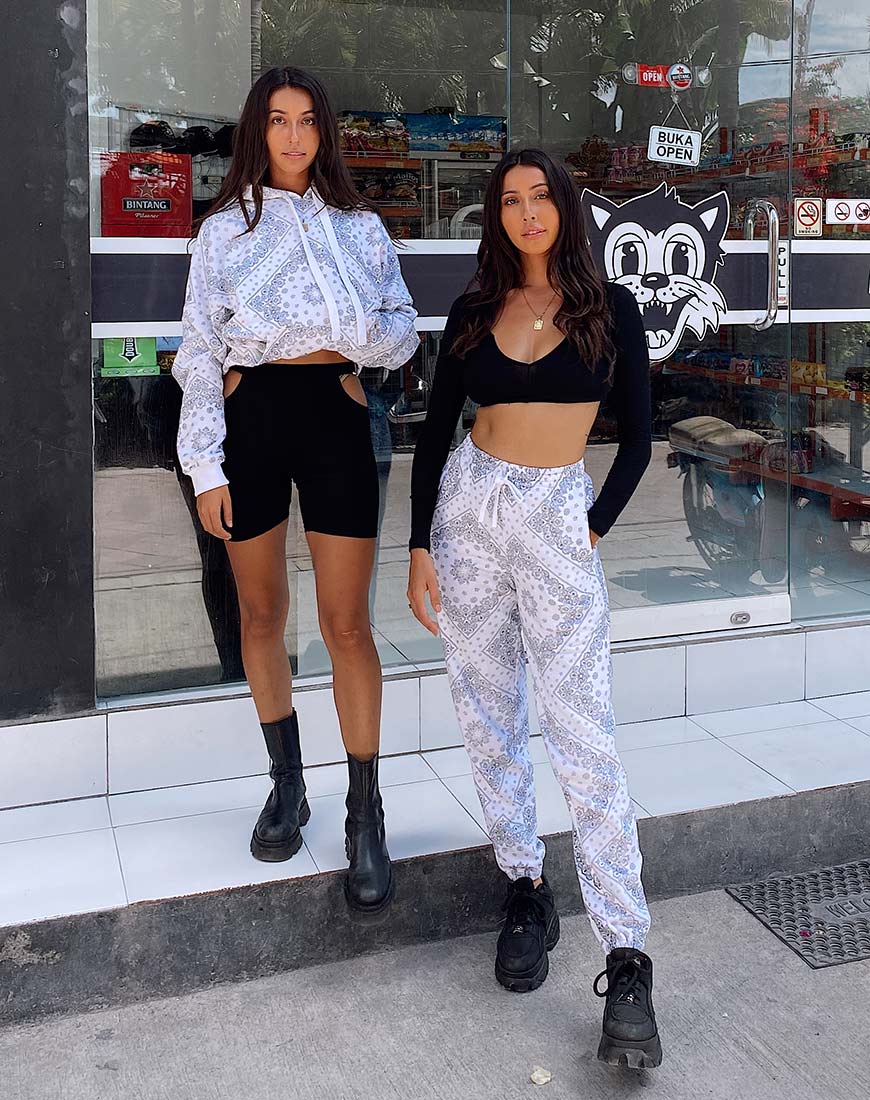 Felpa con cappuccio oversize in Bandana Ecru Placement
